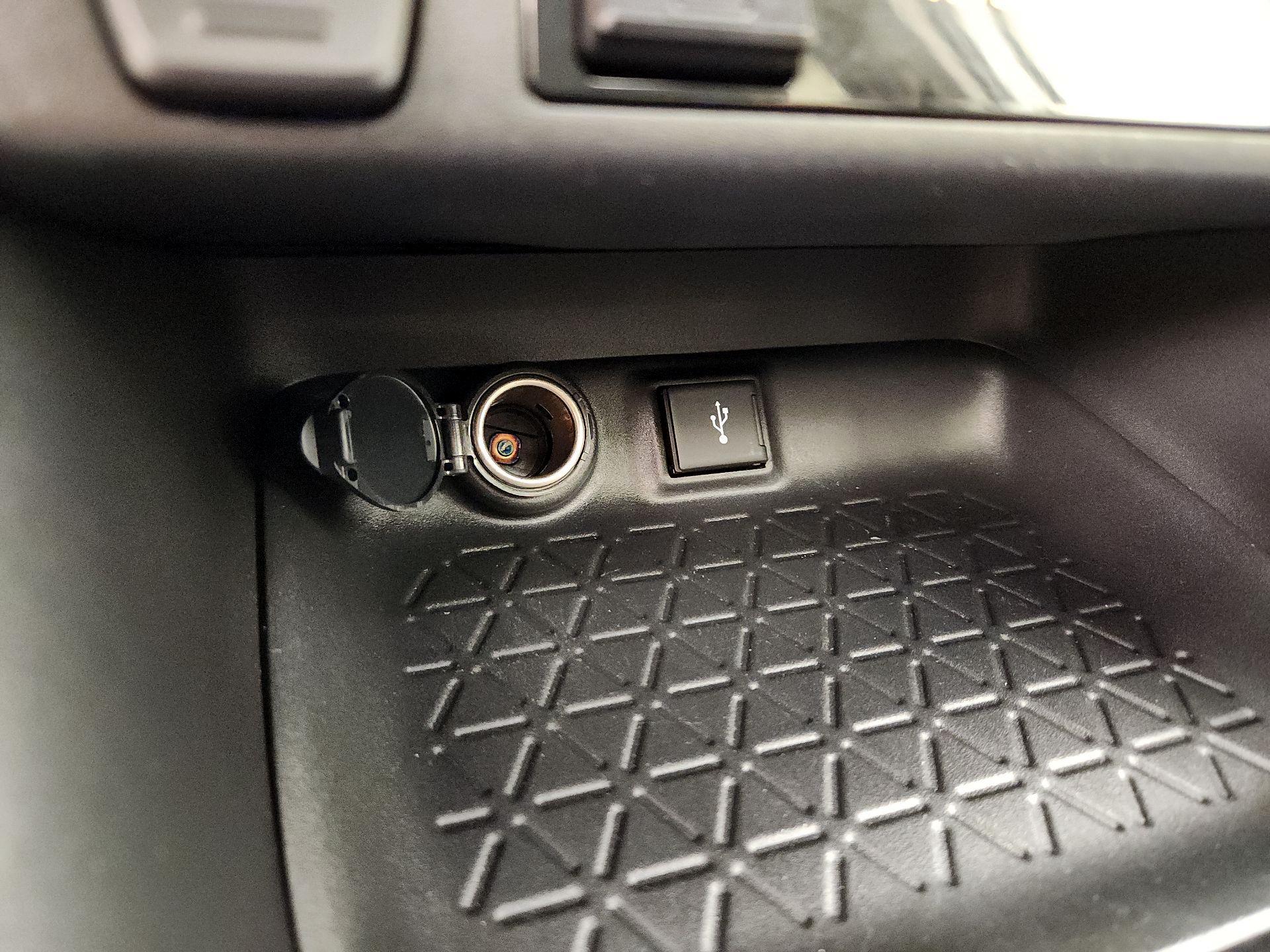 Thumbnail: 2022 Toyota RAV4 - 18