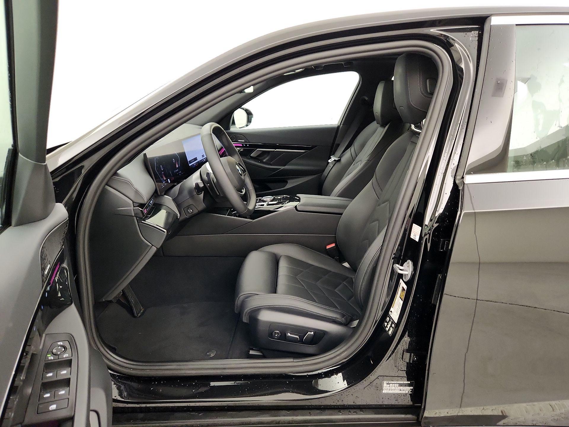 Thumbnail: 2025 BMW 5 Series - 11