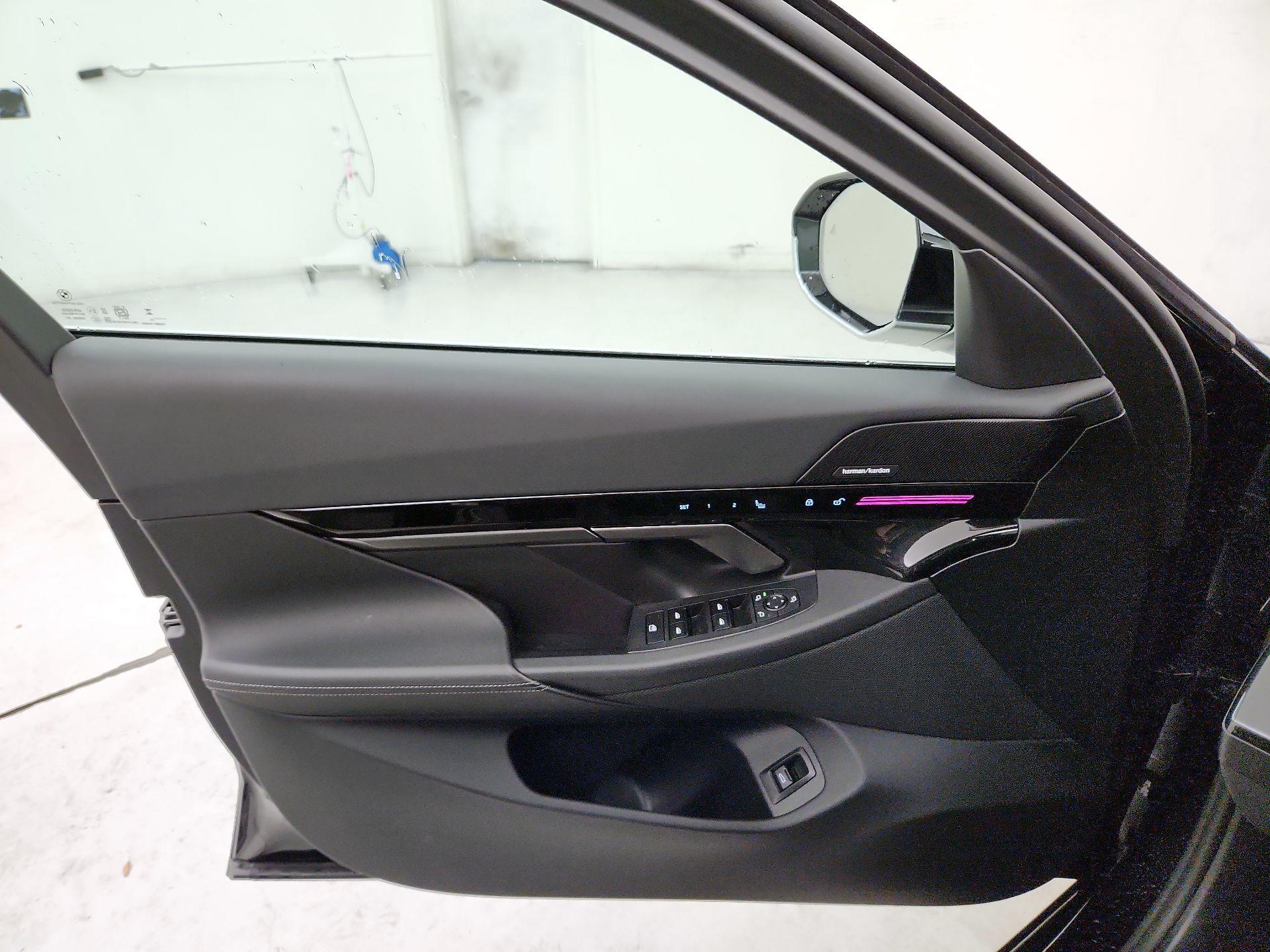 Thumbnail: 2025 BMW 5 Series - 12