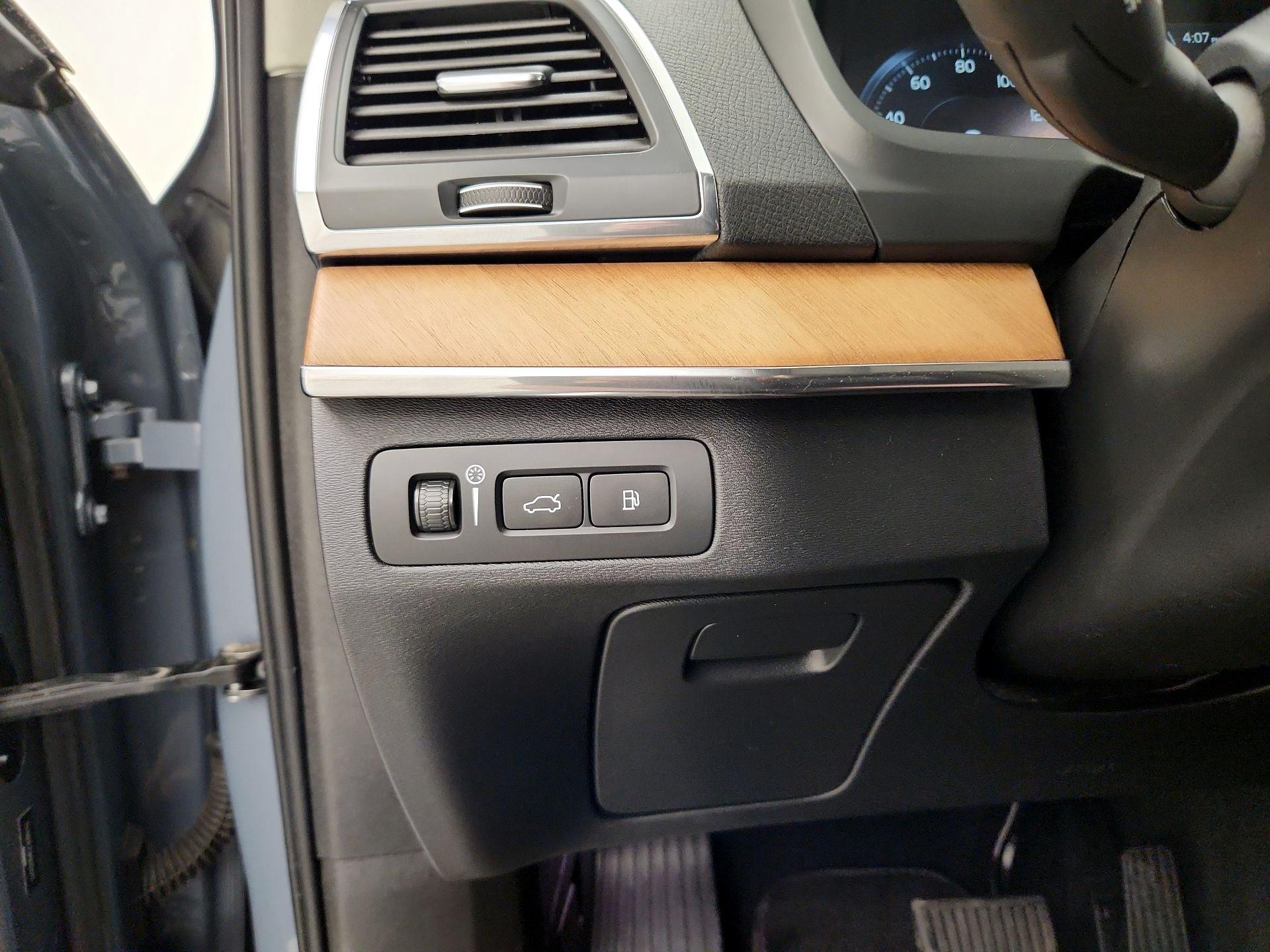 Thumbnail: 2022 Volvo XC90 - 13