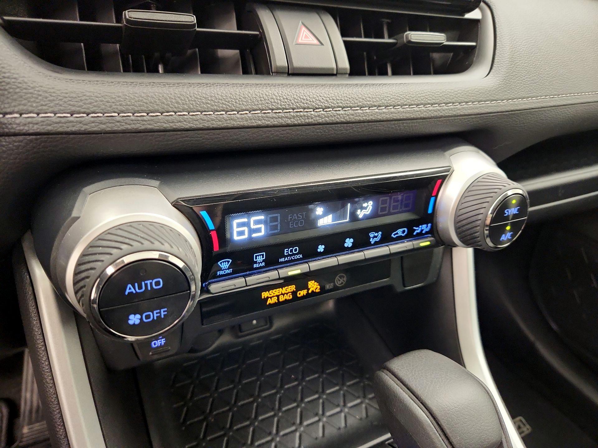 Thumbnail: 2020 Toyota RAV4 - 16