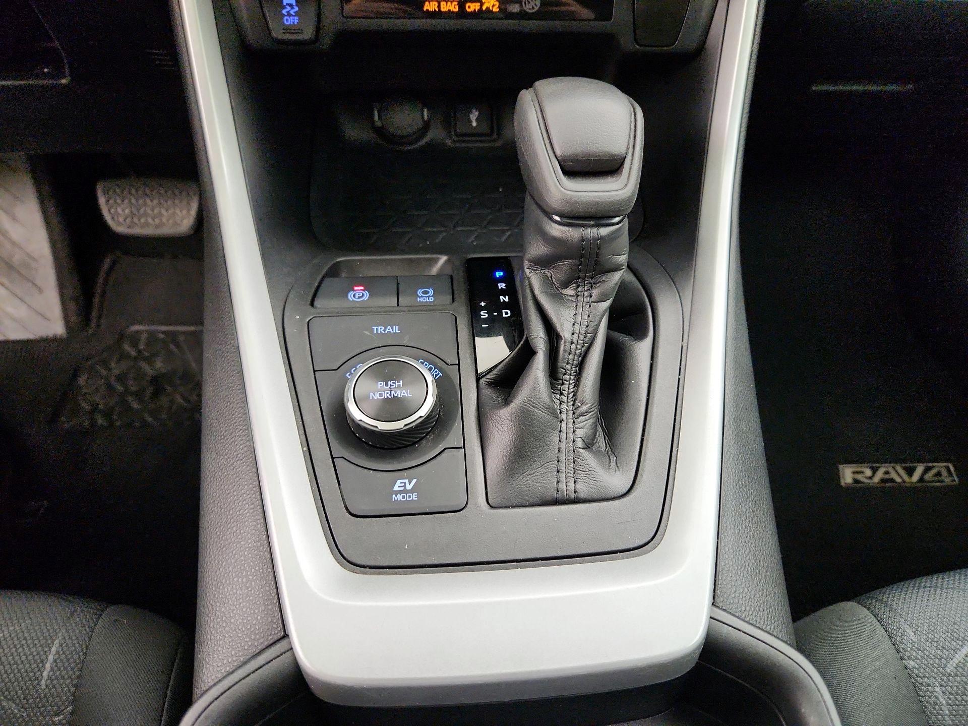 Thumbnail: 2020 Toyota RAV4 - 17