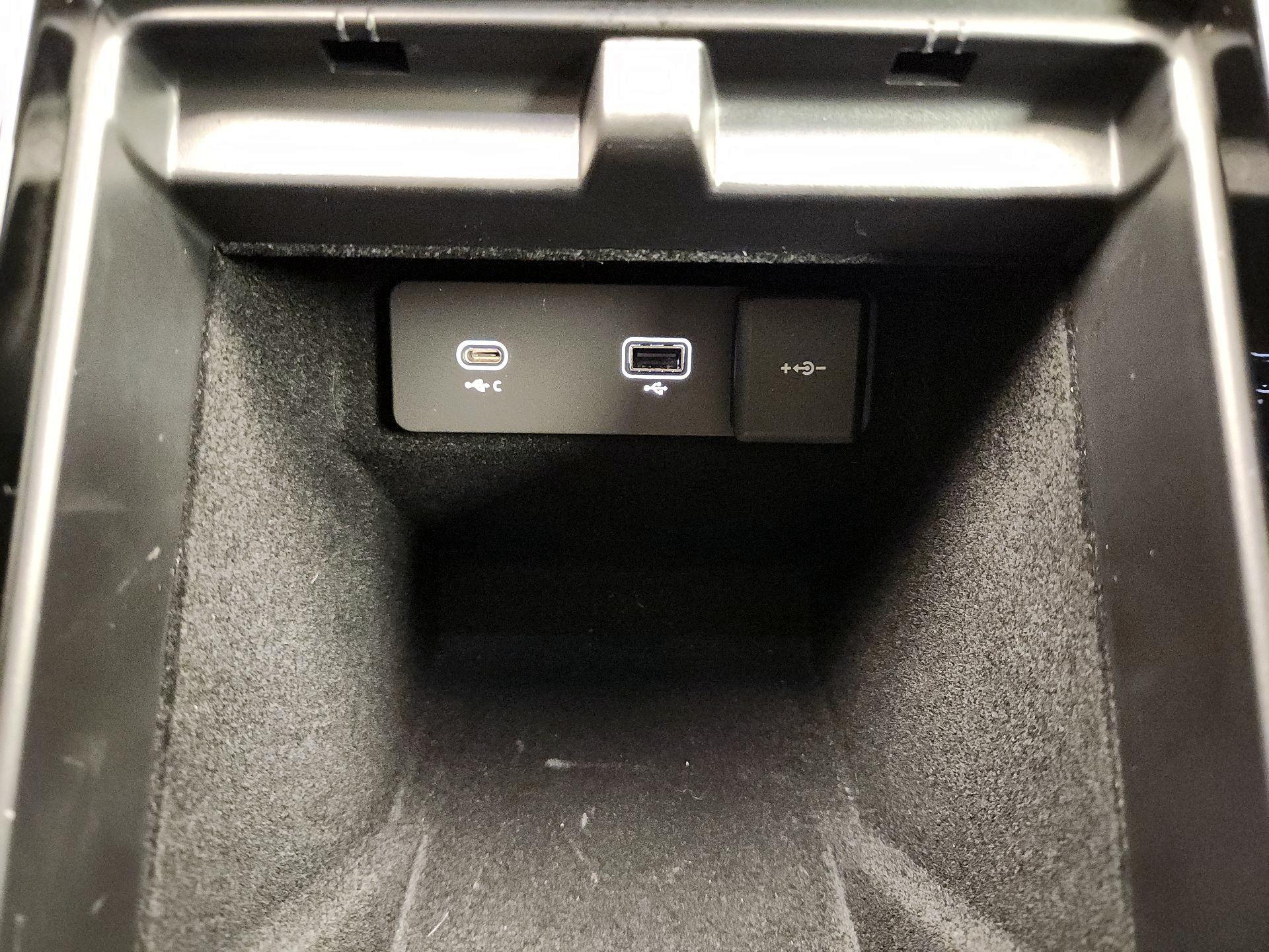 Thumbnail: 2021 Land Rover Range Rover Evoque - 19