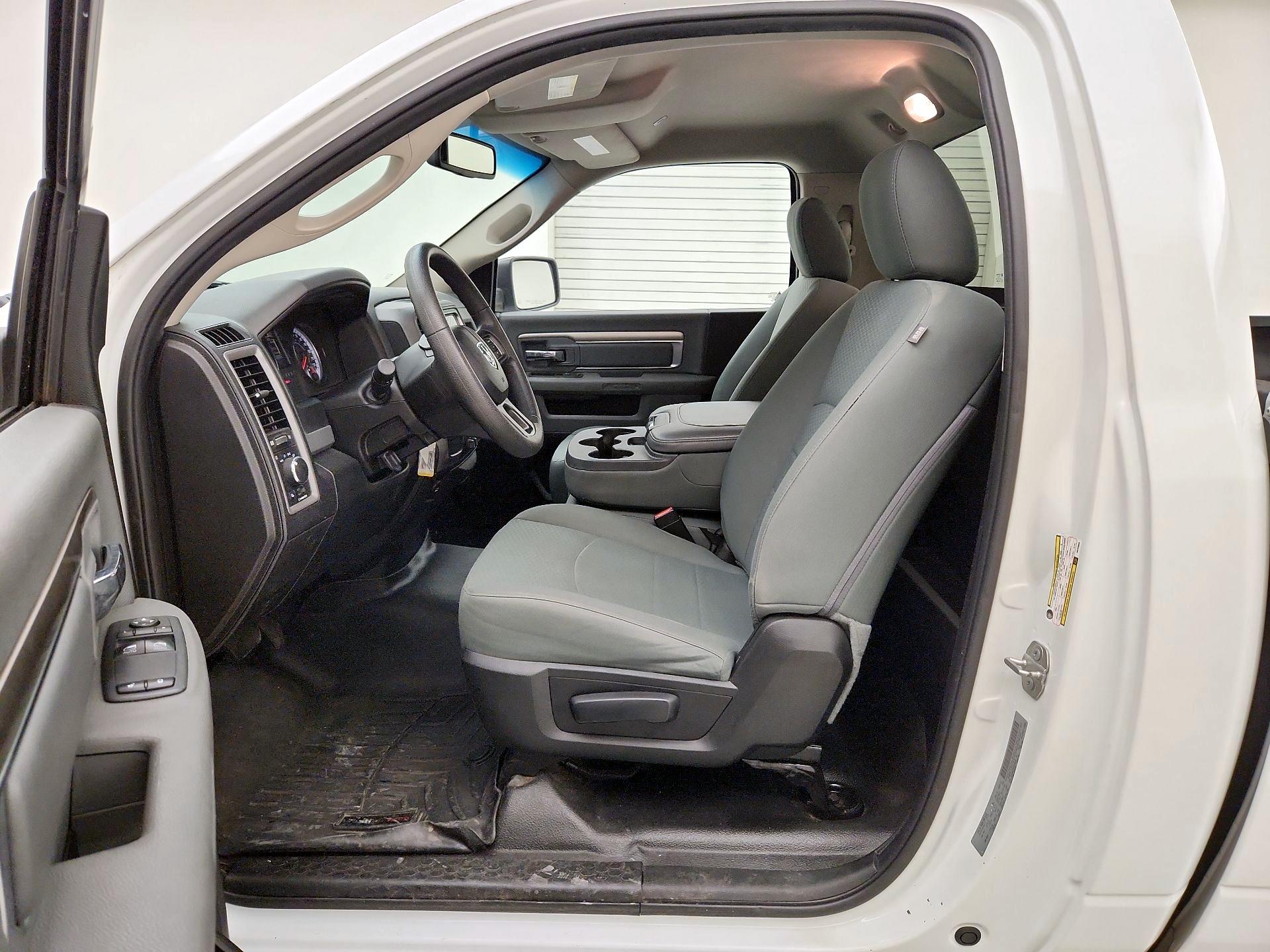 Thumbnail: 2019 RAM 1500 Classic - 11