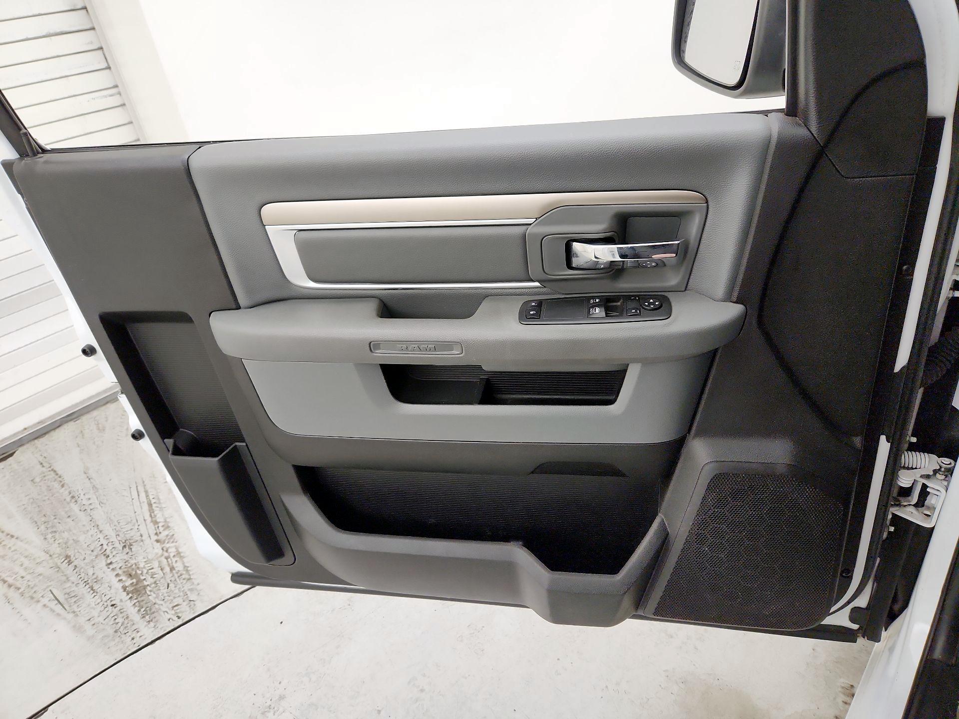 Thumbnail: 2019 RAM 1500 Classic - 12