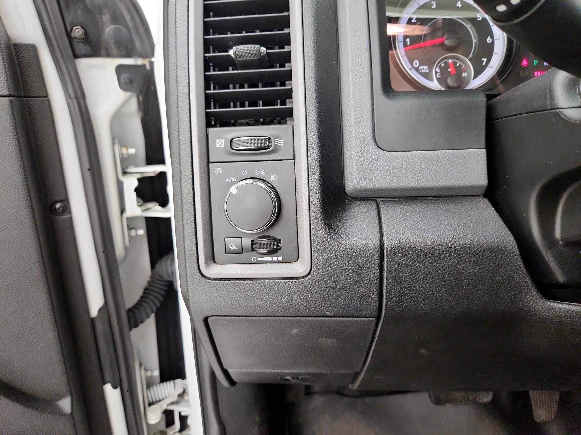 Thumbnail: 2019 RAM 1500 Classic - 13