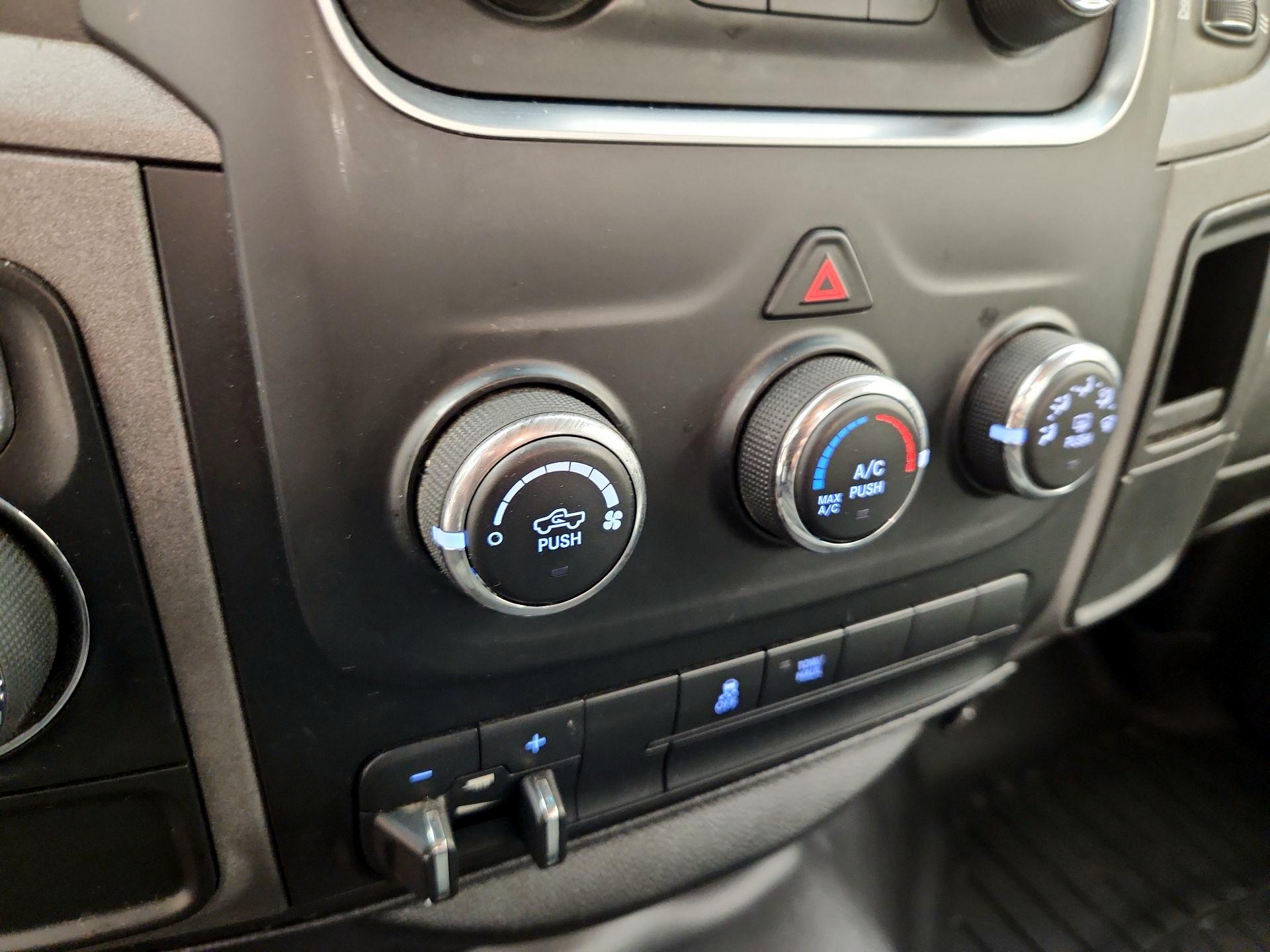 Thumbnail: 2019 RAM 1500 Classic - 16