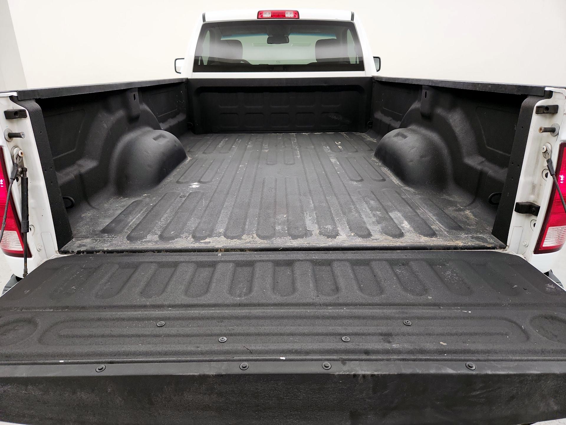 Thumbnail: 2019 RAM 1500 Classic - 19