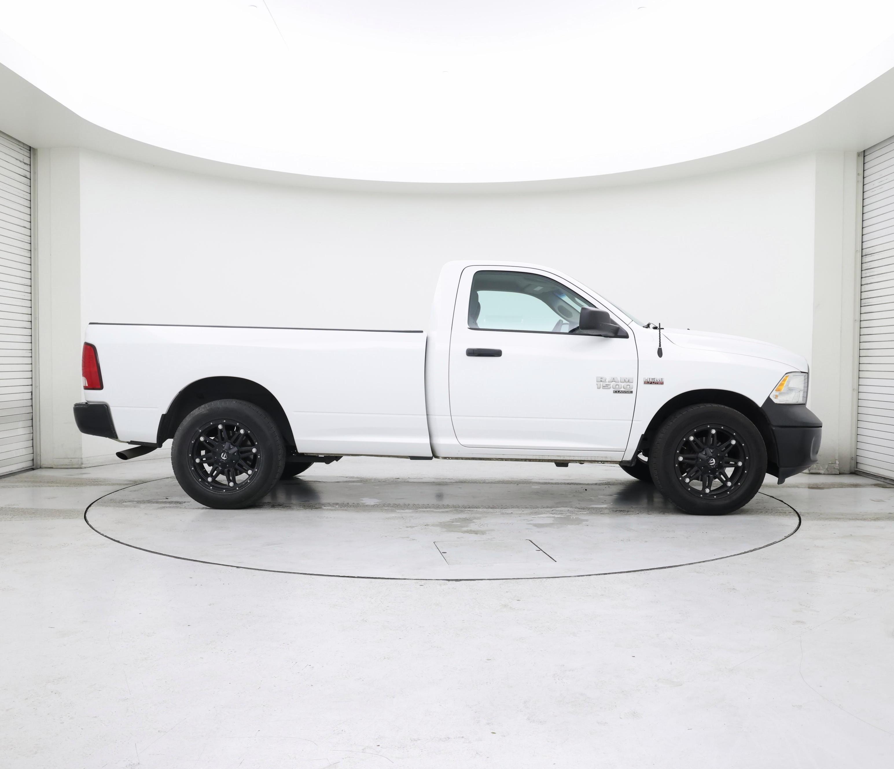 Thumbnail: 2019 RAM 1500 Classic - 7