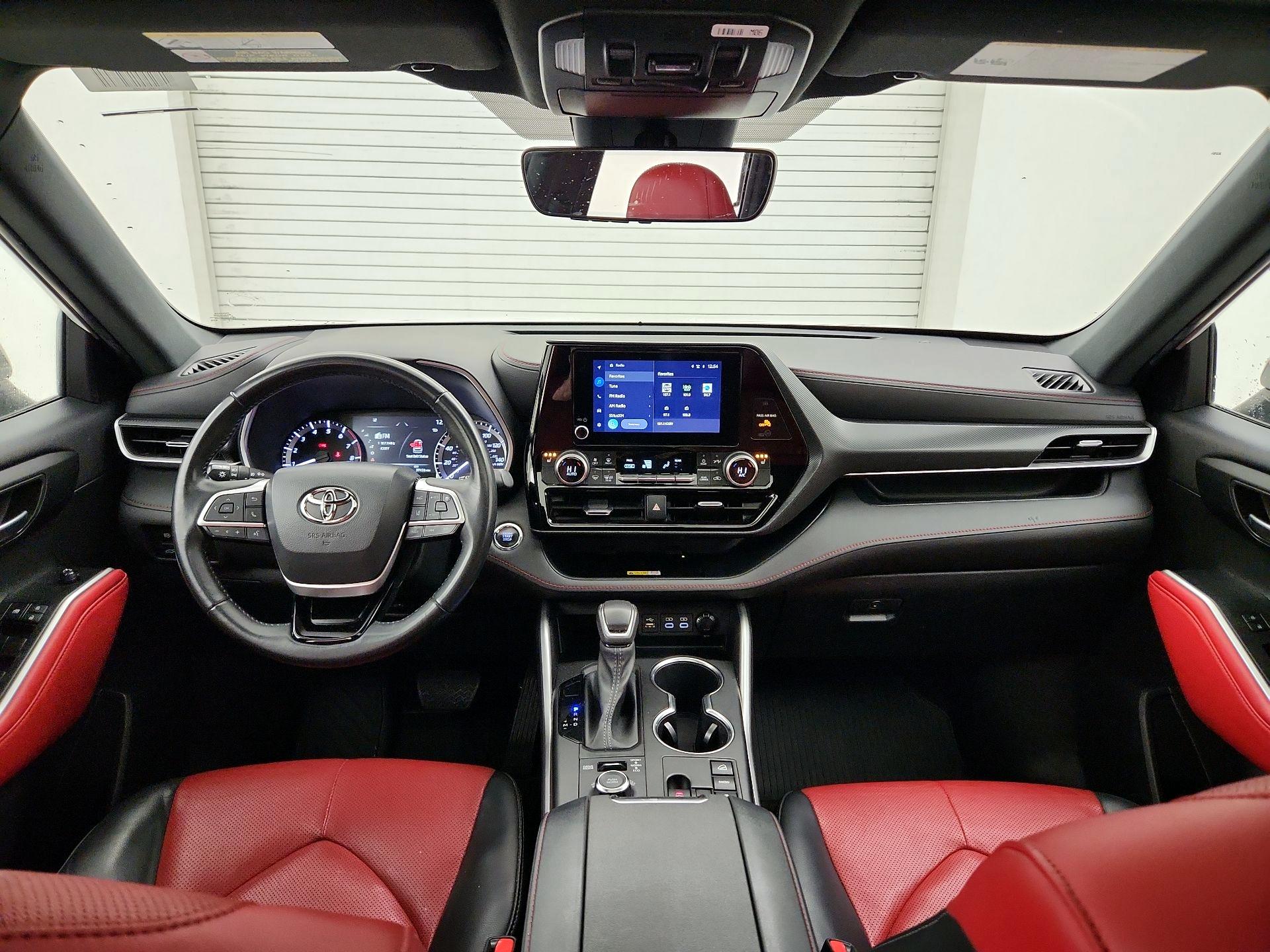 Thumbnail: 2023 Toyota Highlander - 9