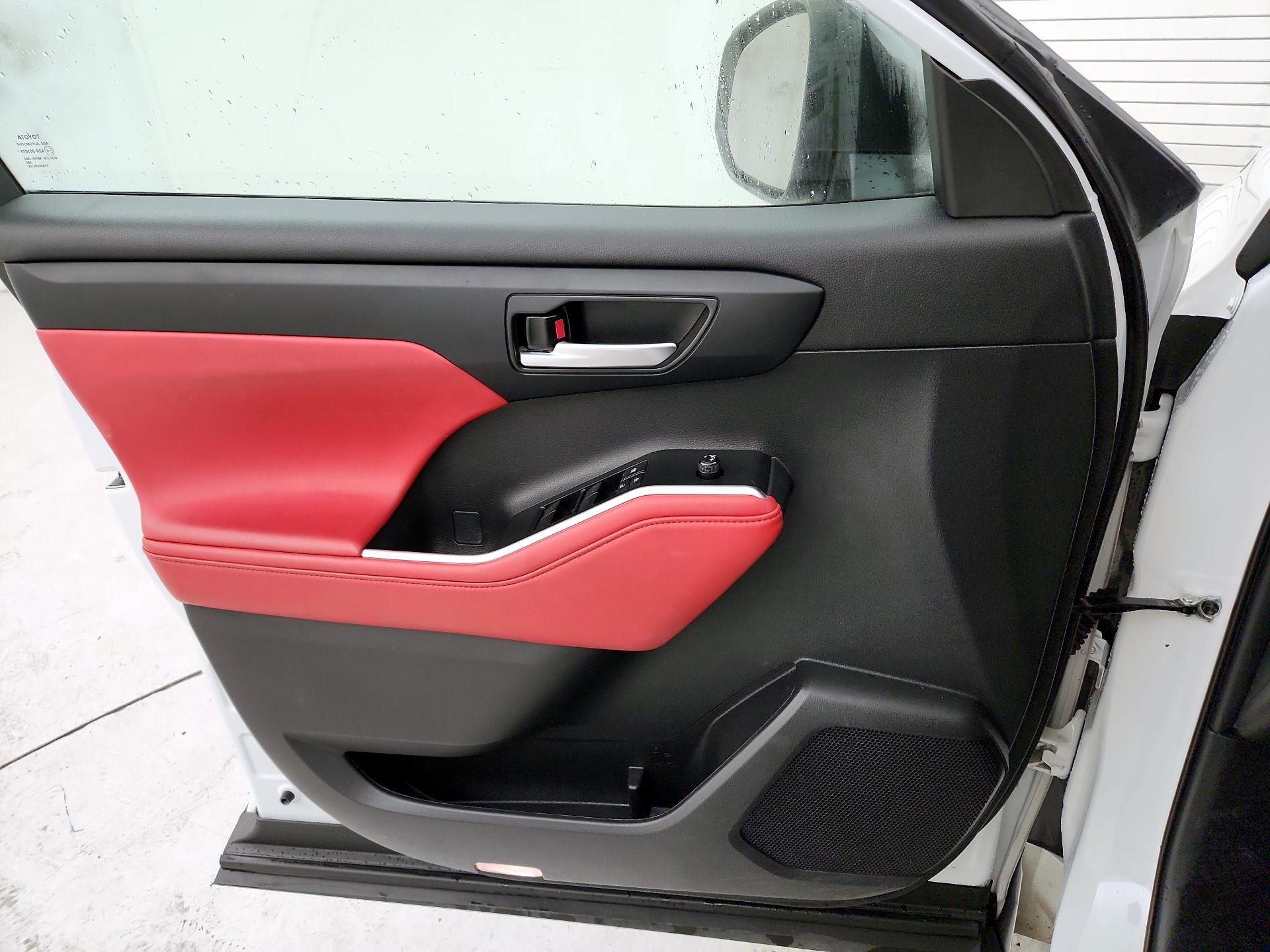 Thumbnail: 2023 Toyota Highlander - 12