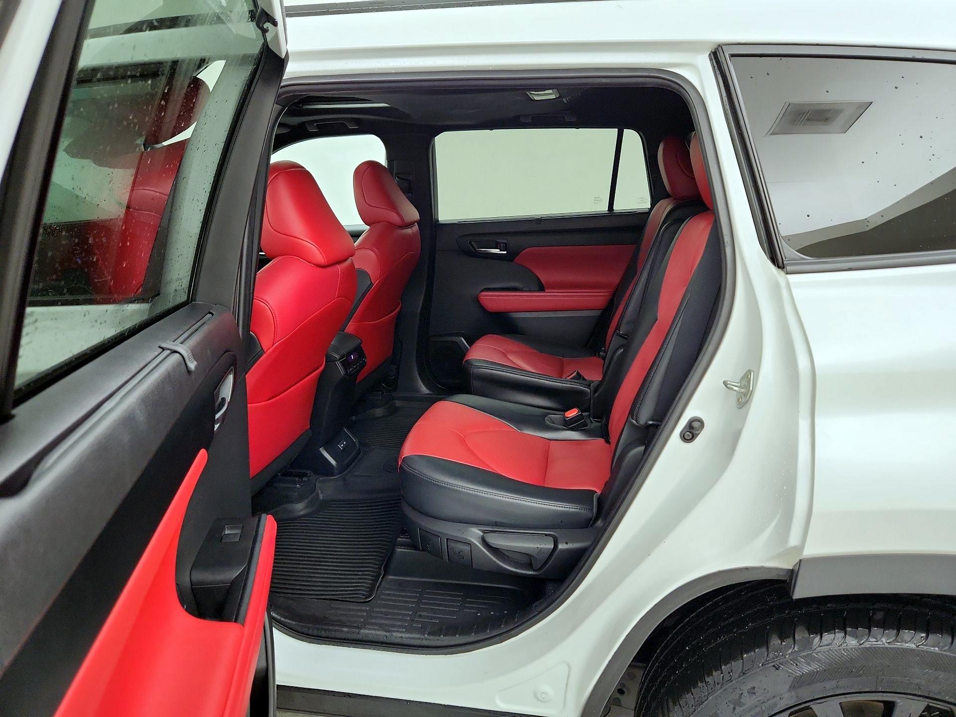 Thumbnail: 2023 Toyota Highlander - 20