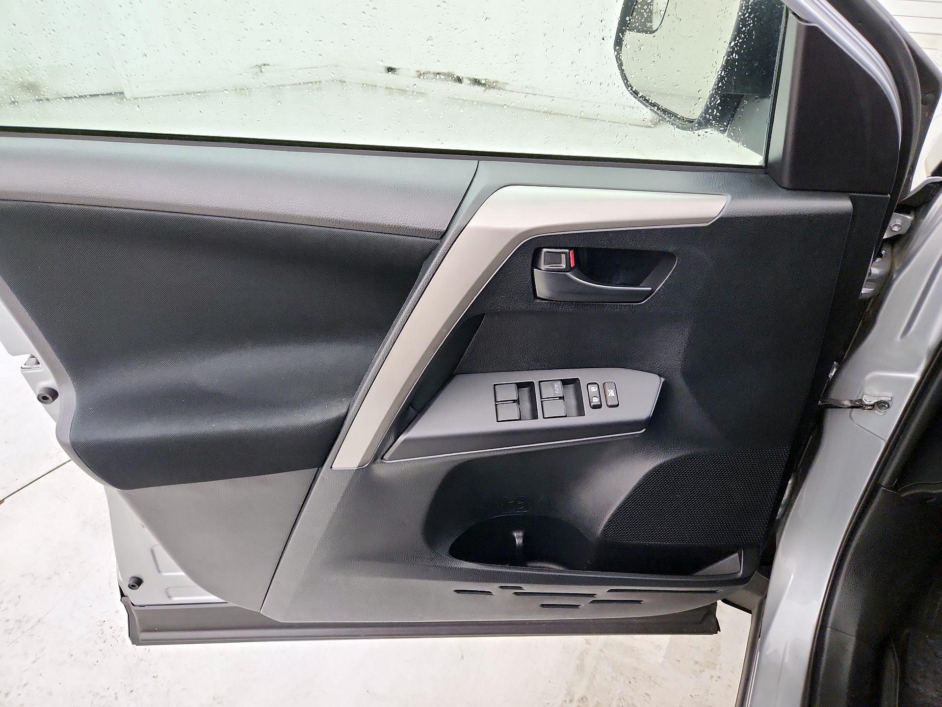 Thumbnail: 2018 Toyota RAV4 - 12