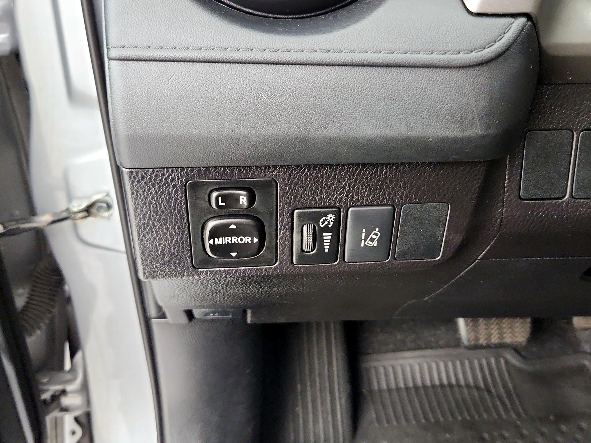 Thumbnail: 2018 Toyota RAV4 - 13