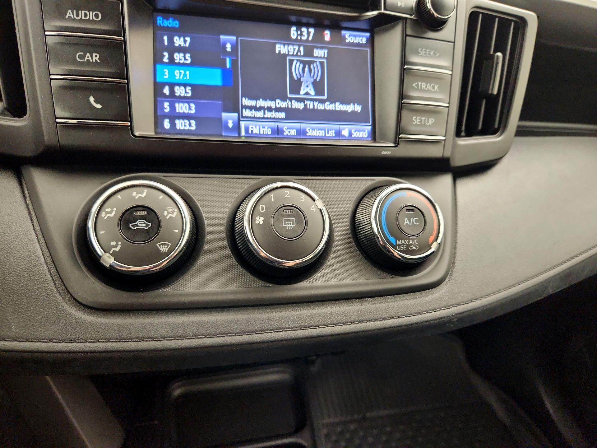 Thumbnail: 2018 Toyota RAV4 - 16