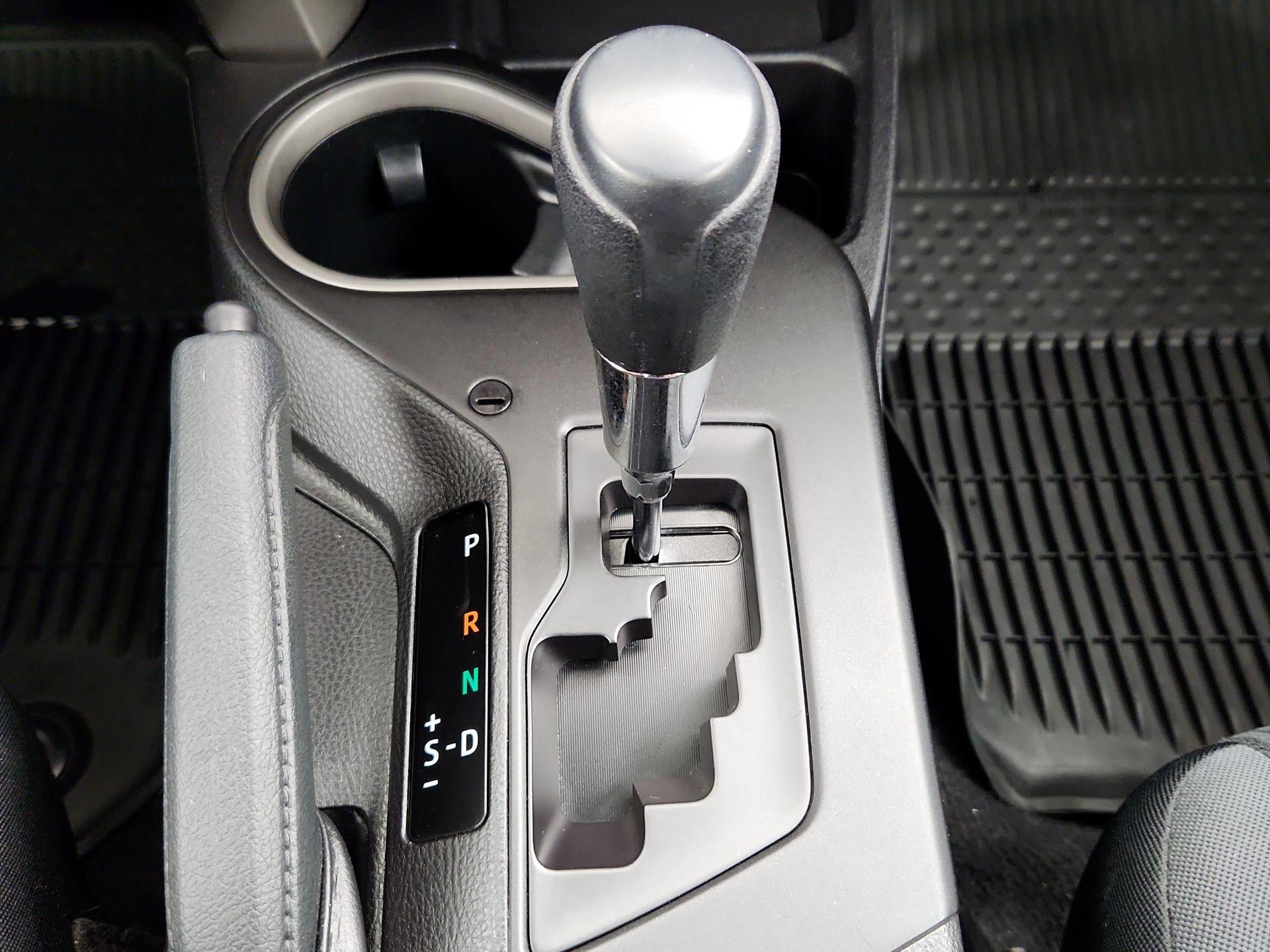 Thumbnail: 2018 Toyota RAV4 - 17