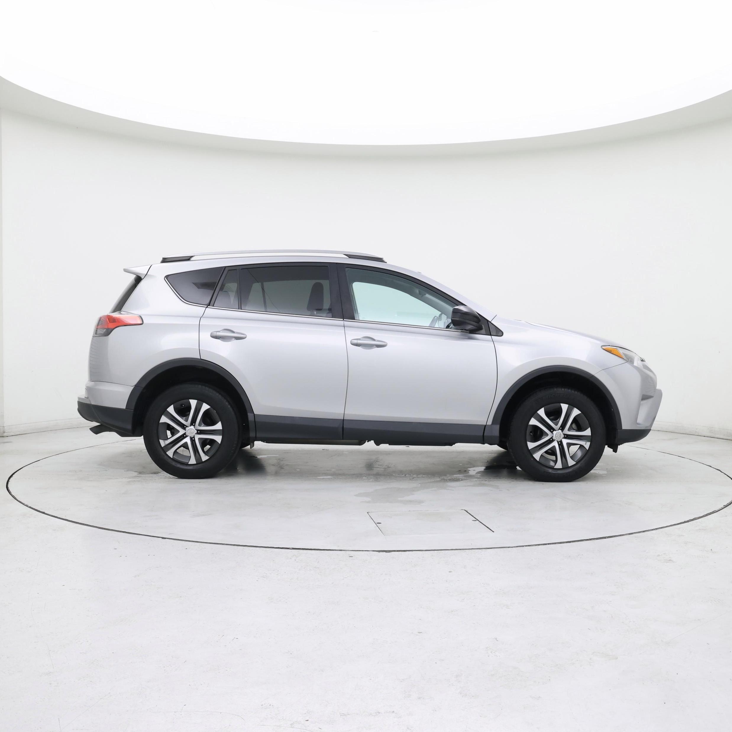 Thumbnail: 2018 Toyota RAV4 - 7