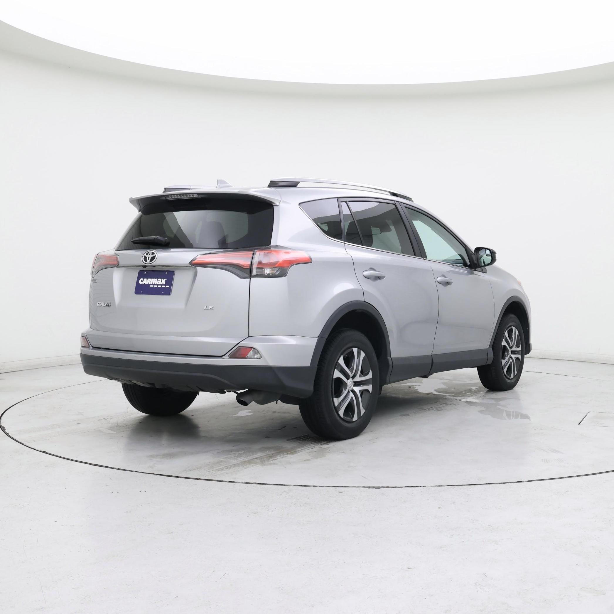 Thumbnail: 2018 Toyota RAV4 - 8