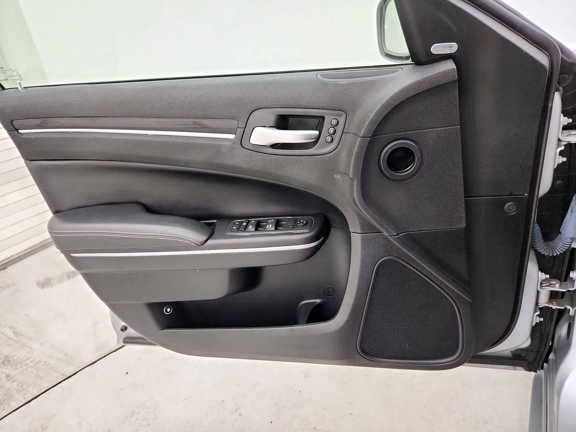 Thumbnail: 2022 Chrysler 300 - 12