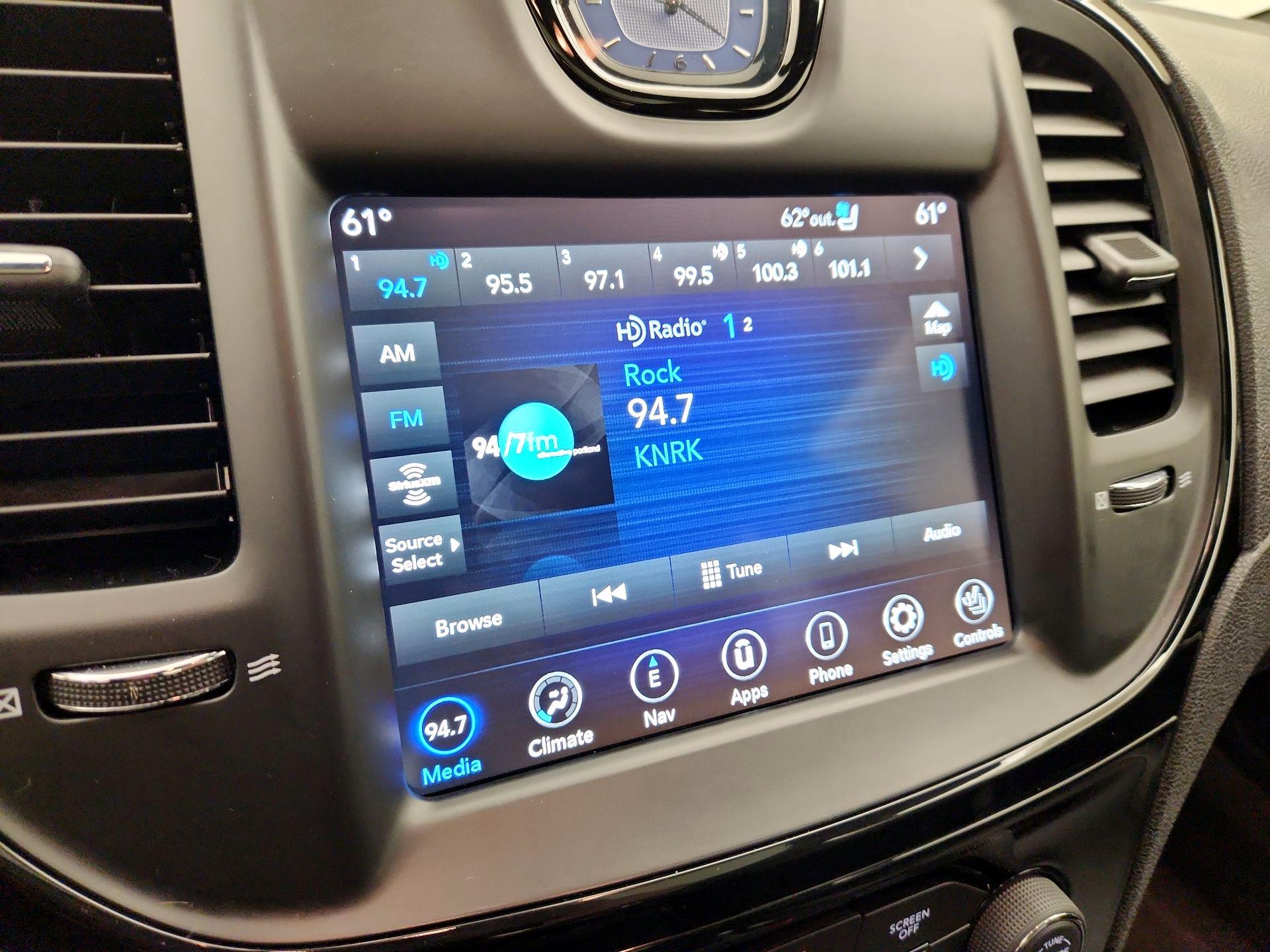 Thumbnail: 2022 Chrysler 300 - 16