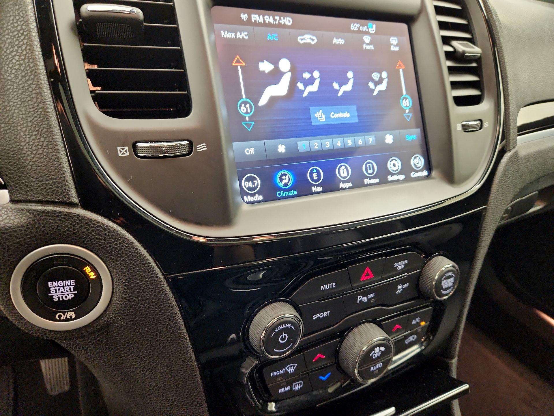 Thumbnail: 2022 Chrysler 300 - 17