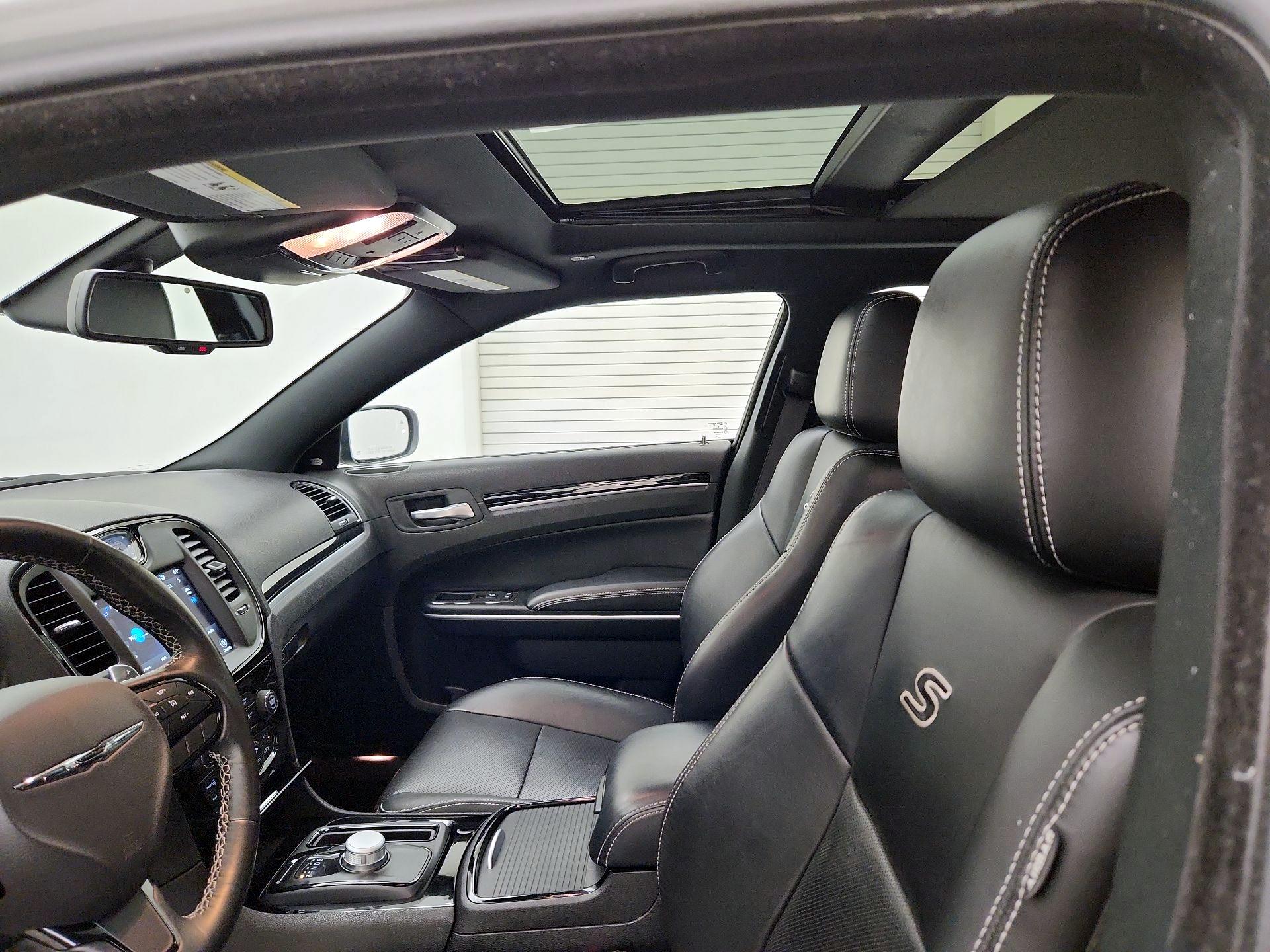 Thumbnail: 2022 Chrysler 300 - 20