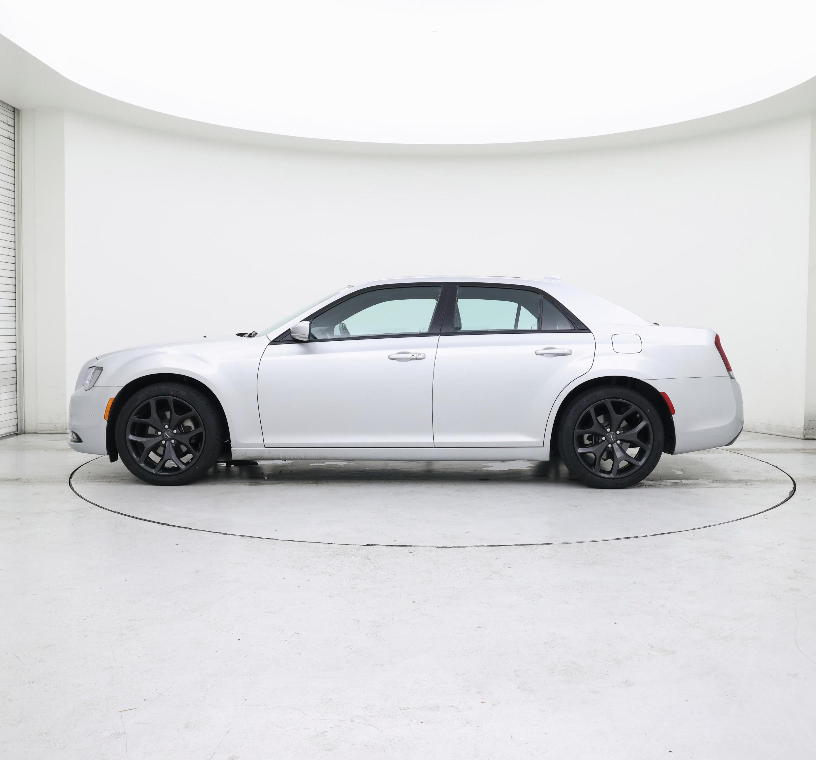 Thumbnail: 2022 Chrysler 300 - 3