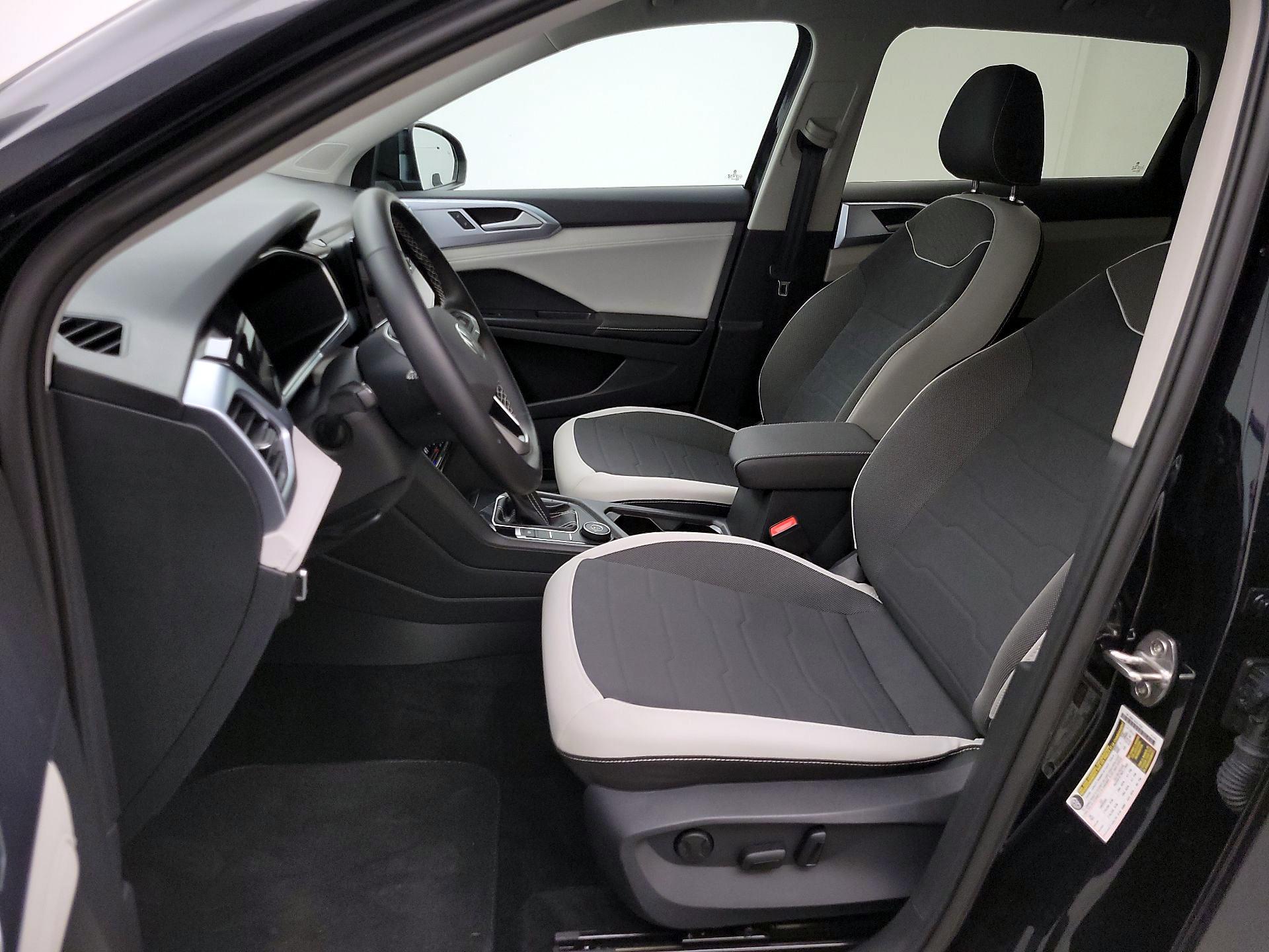 Thumbnail: 2025 Volkswagen Taos - 11