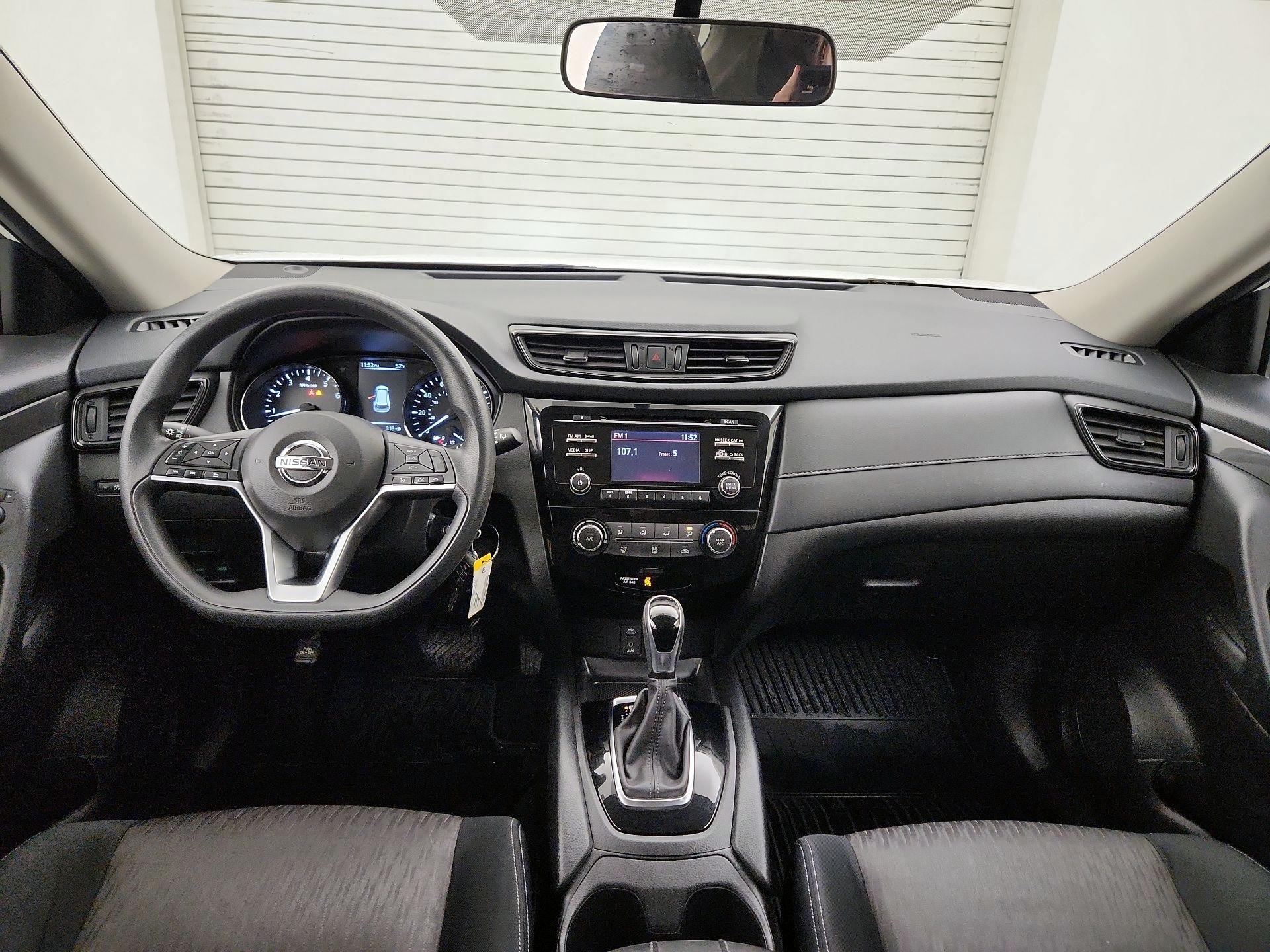 Thumbnail: 2017 Nissan Rogue - 9