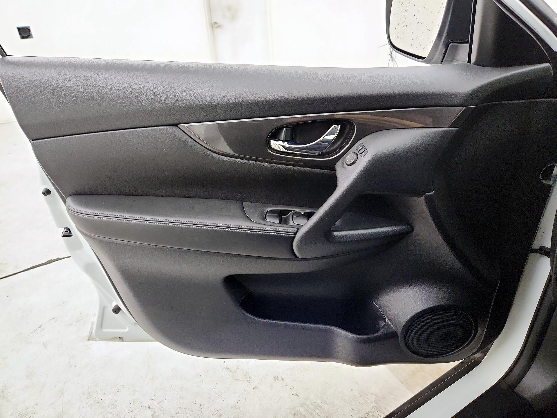 Thumbnail: 2017 Nissan Rogue - 12