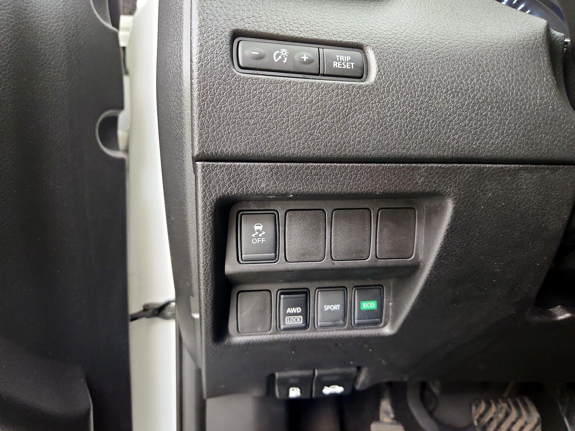 Thumbnail: 2017 Nissan Rogue - 13