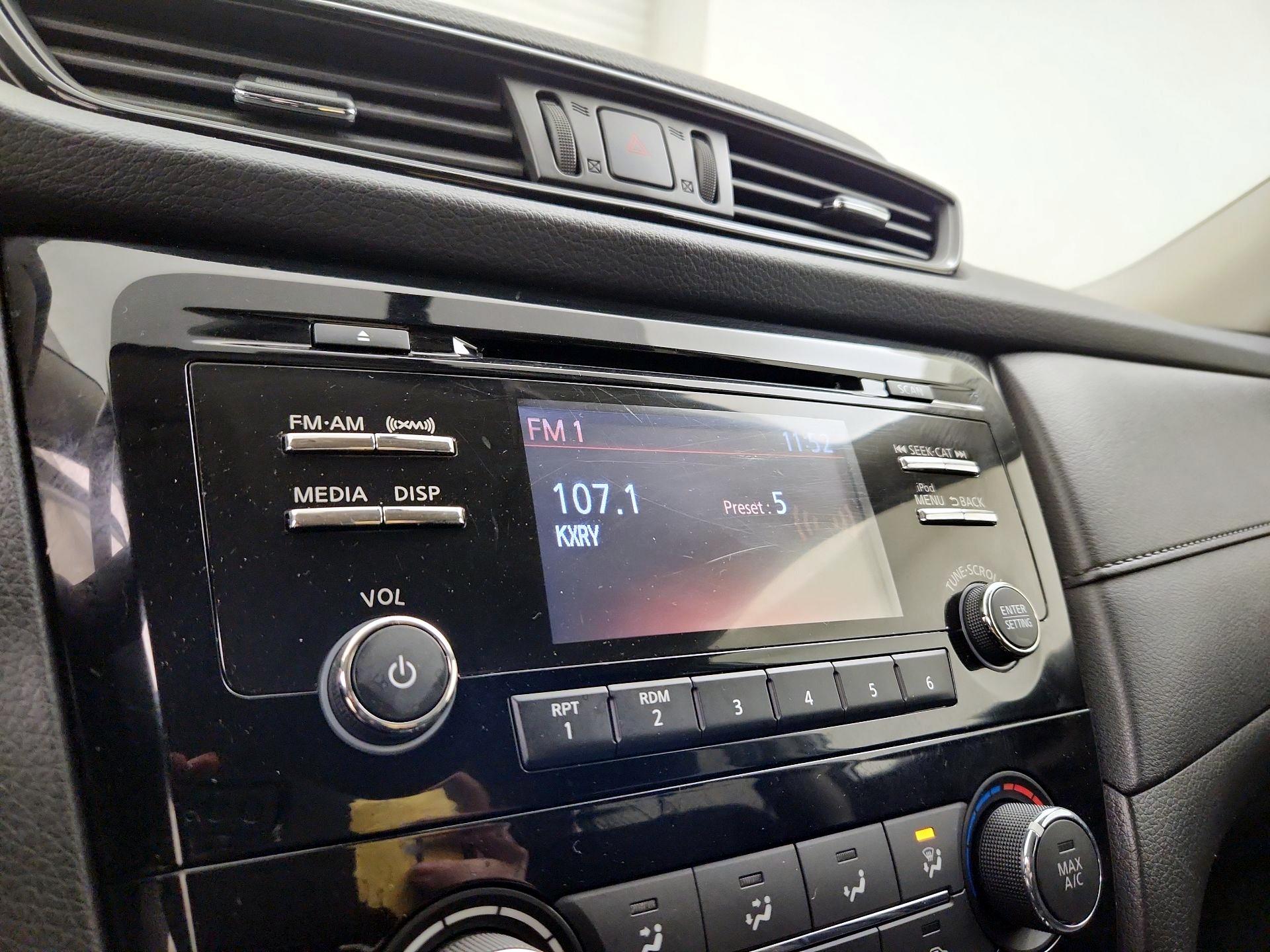 Thumbnail: 2017 Nissan Rogue - 15