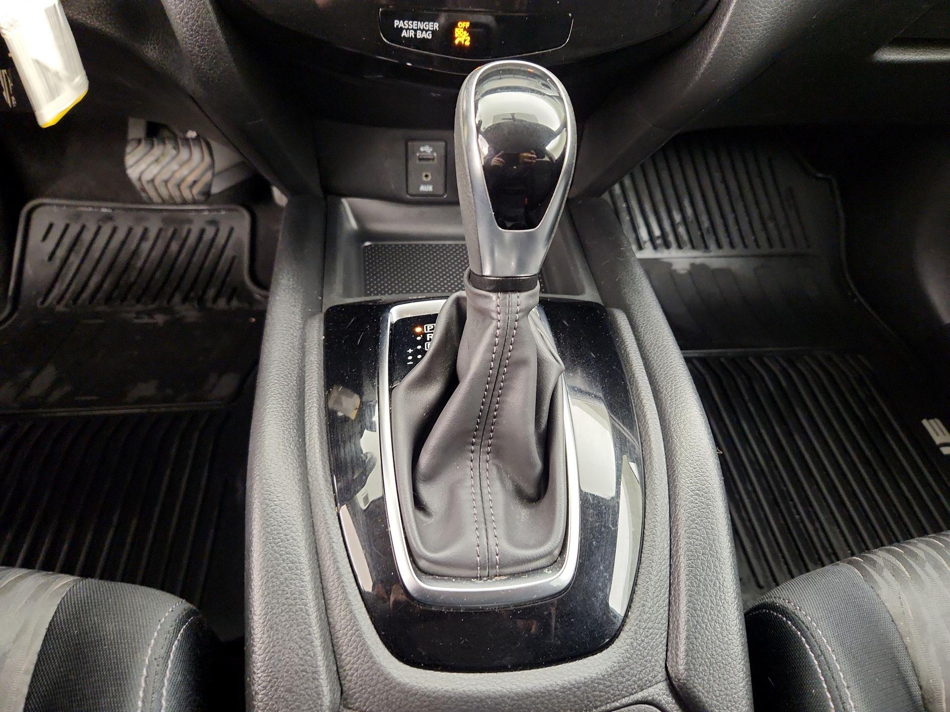 Thumbnail: 2017 Nissan Rogue - 17