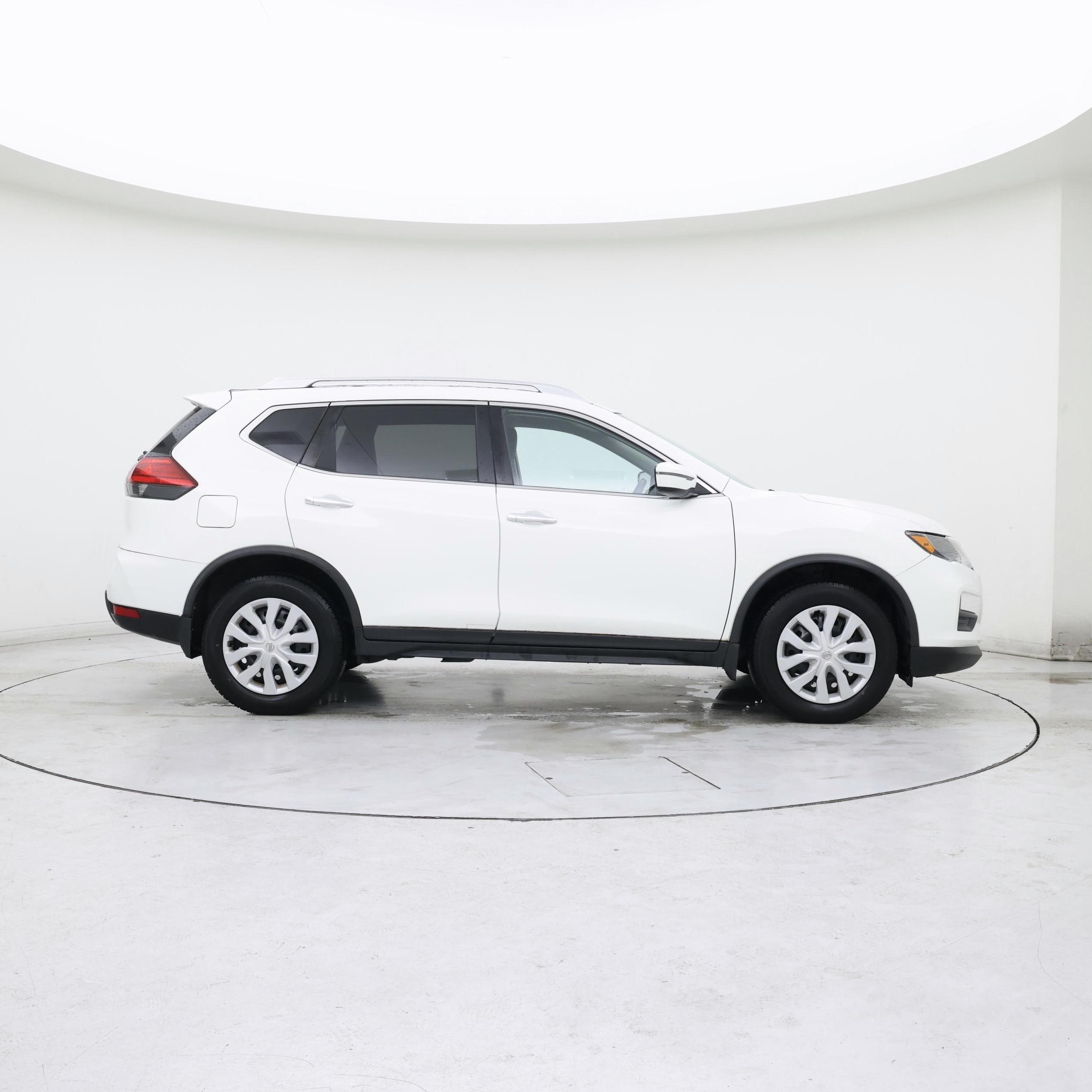 Thumbnail: 2017 Nissan Rogue - 7