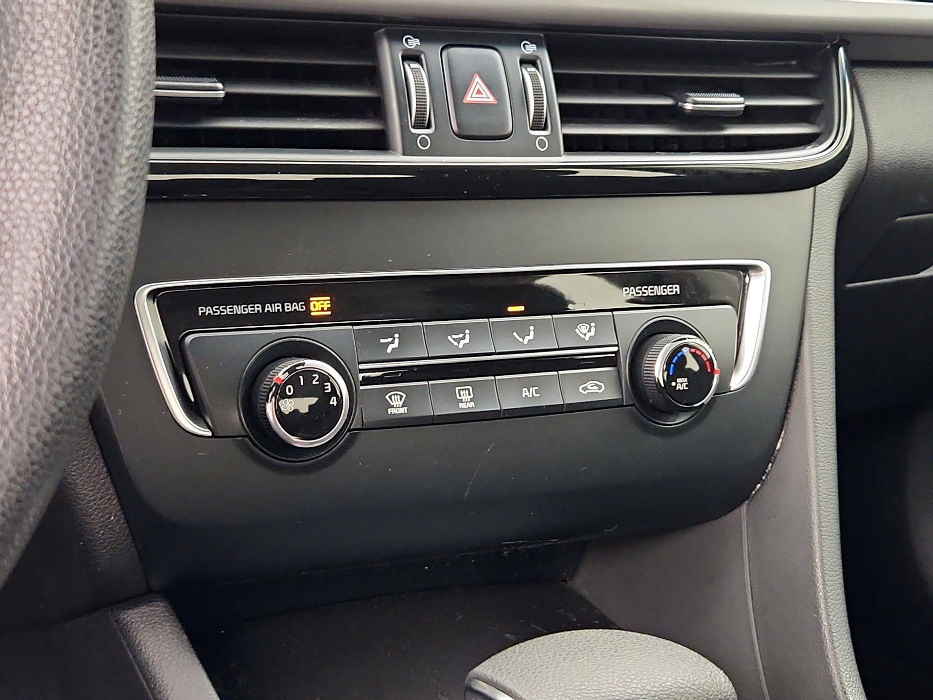 Thumbnail: 2016 Kia Optima - 16