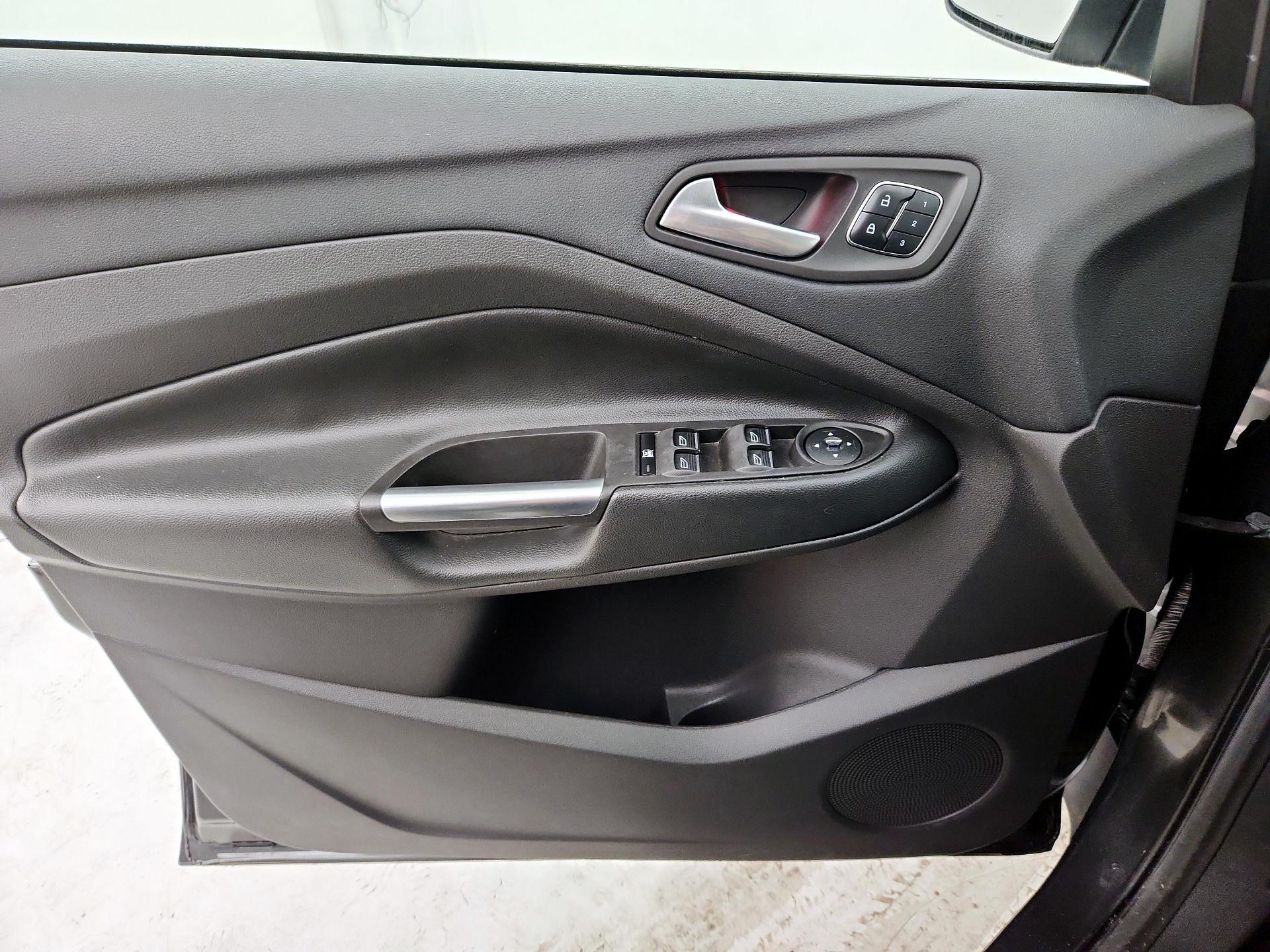 Thumbnail: 2016 Ford Escape - 12