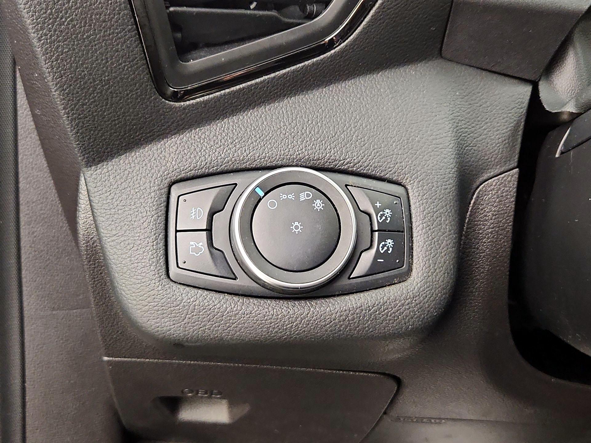 Thumbnail: 2016 Ford Escape - 13