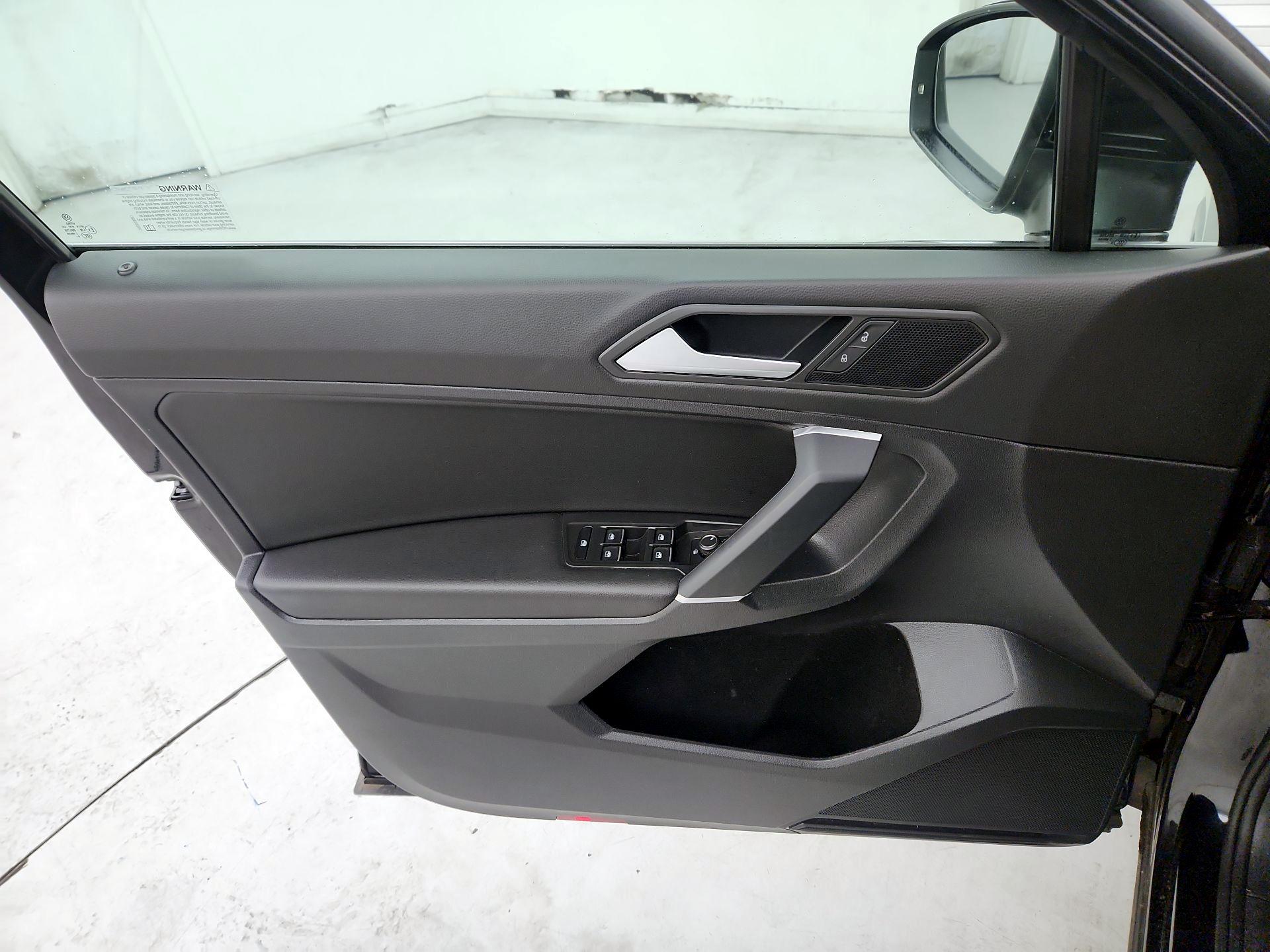 Thumbnail: 2020 Volkswagen Tiguan - 12