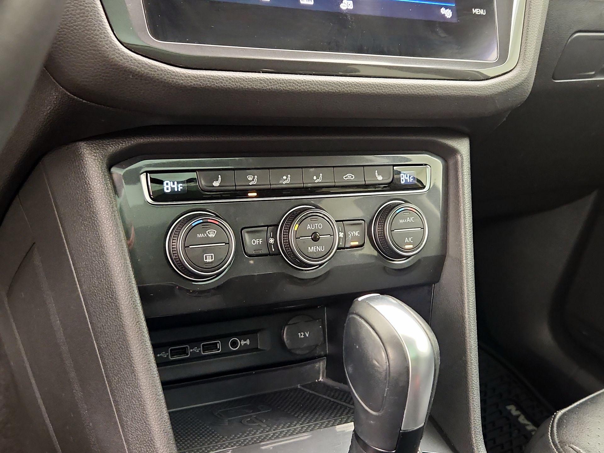 Thumbnail: 2020 Volkswagen Tiguan - 16