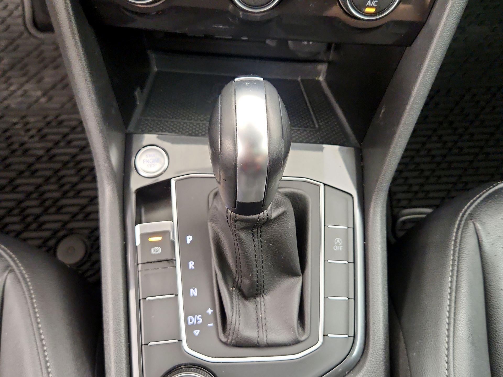 Thumbnail: 2020 Volkswagen Tiguan - 17