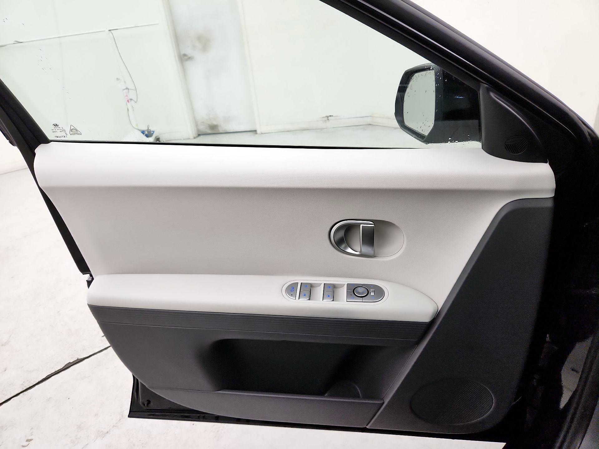 Thumbnail: 2022 Hyundai Ioniq 5 - 12