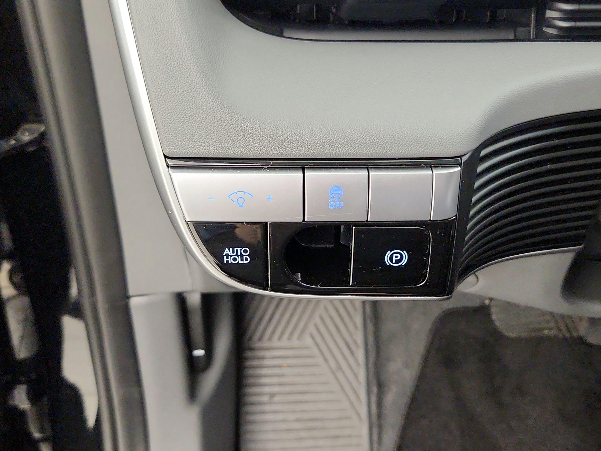 Thumbnail: 2022 Hyundai Ioniq 5 - 13