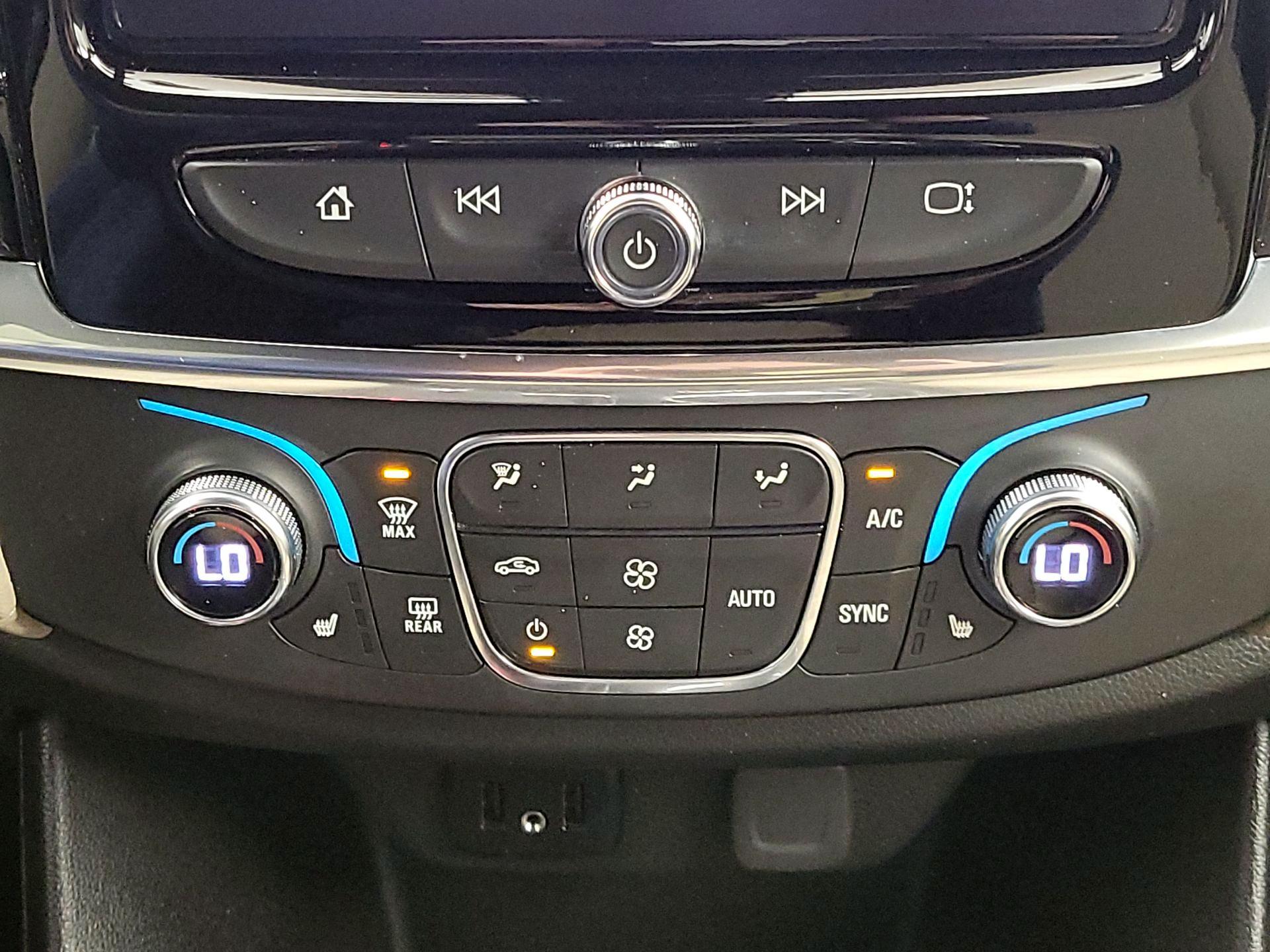 Thumbnail: 2023 Chevrolet Traverse - 17