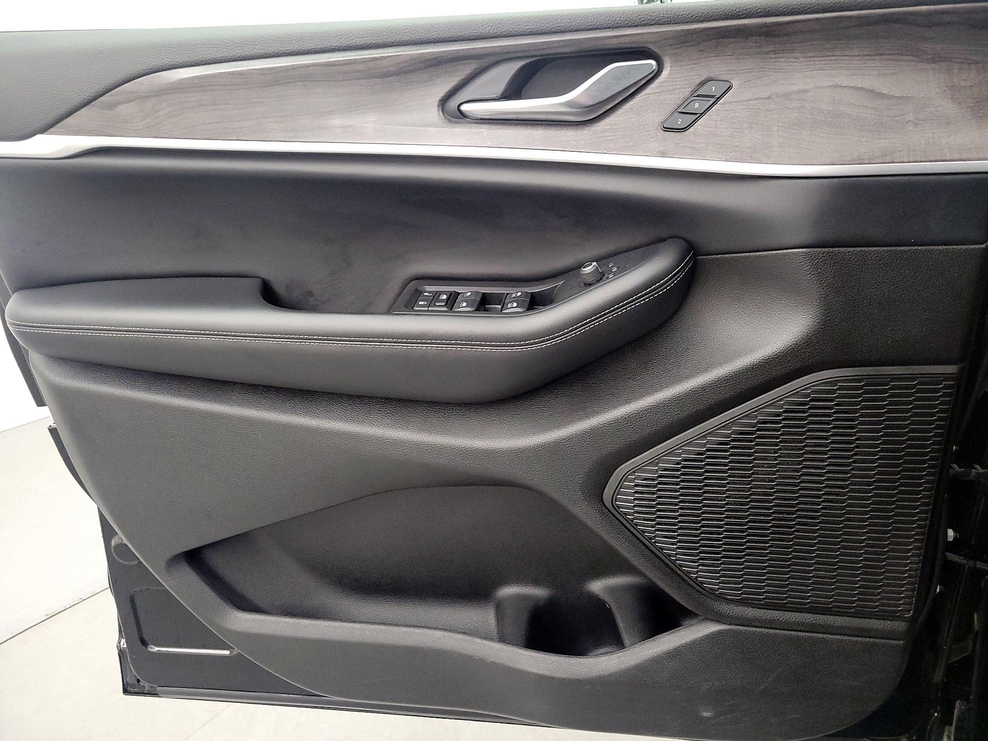 Thumbnail: 2024 Jeep Grand Cherokee L - 12