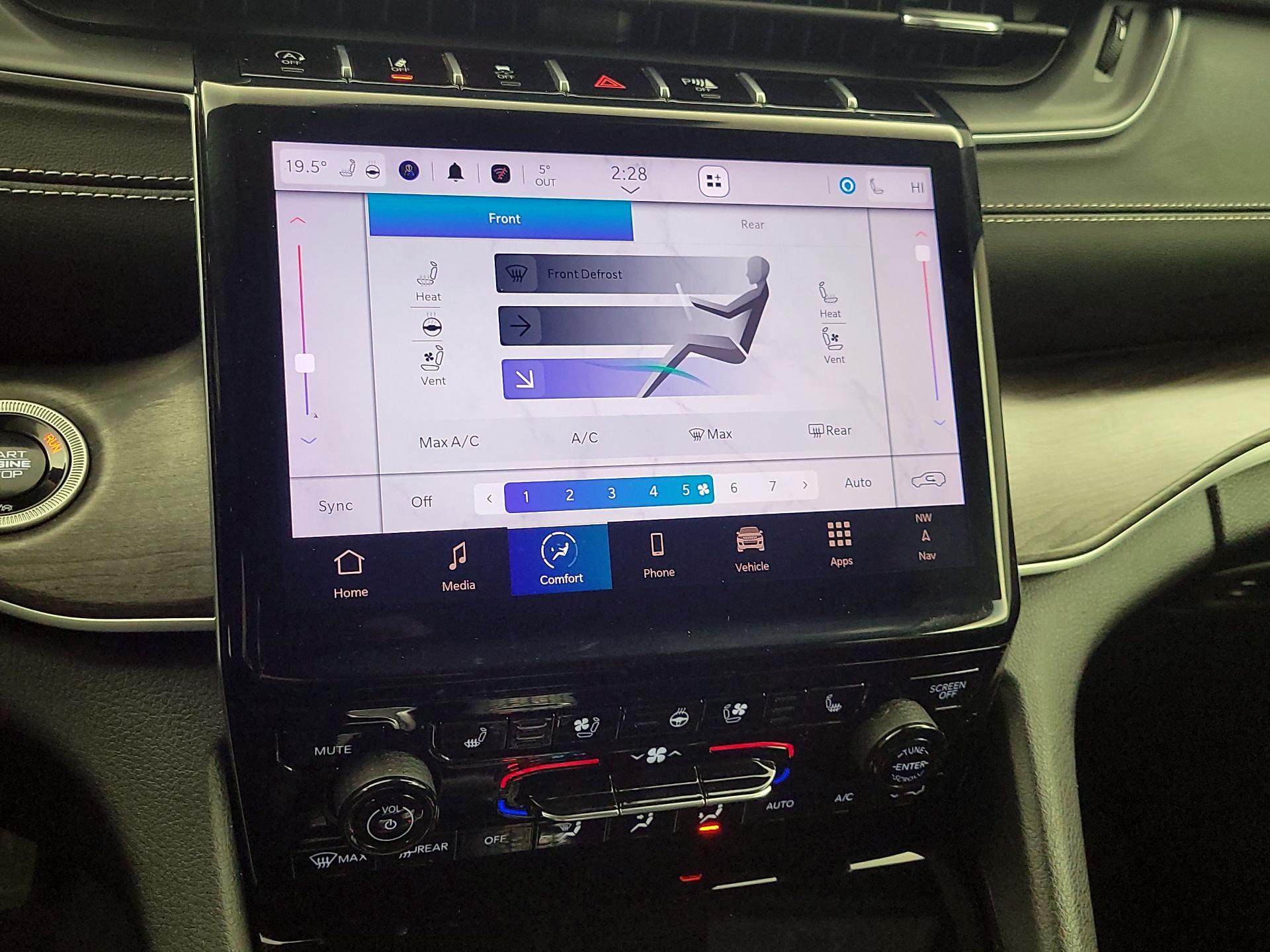 Thumbnail: 2024 Jeep Grand Cherokee L - 17