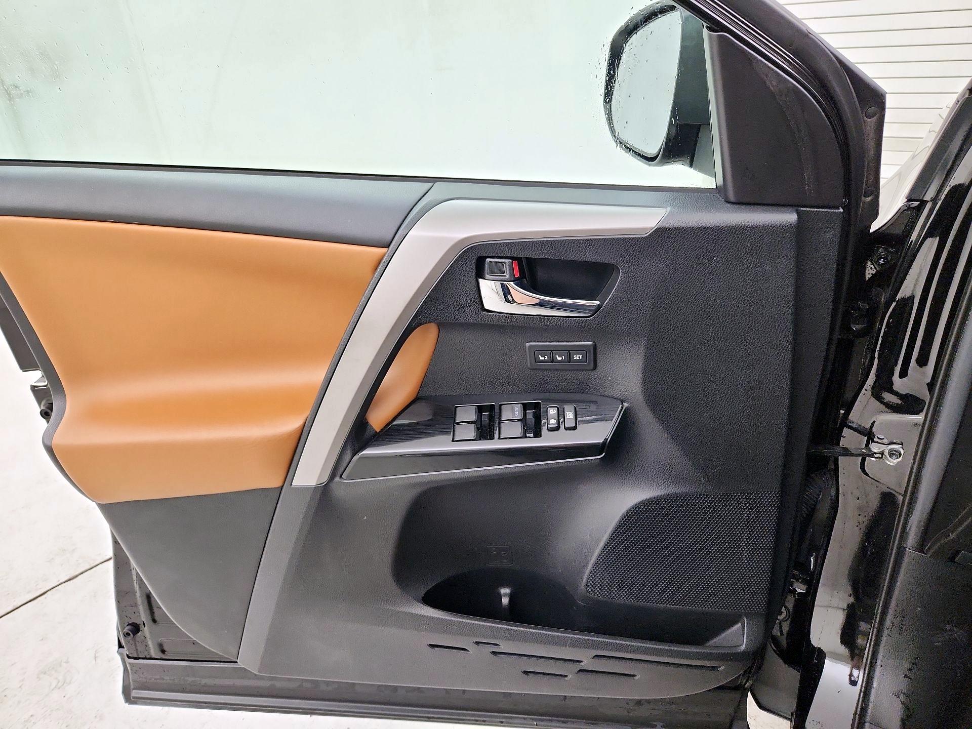 Thumbnail: 2018 Toyota RAV4 - 12