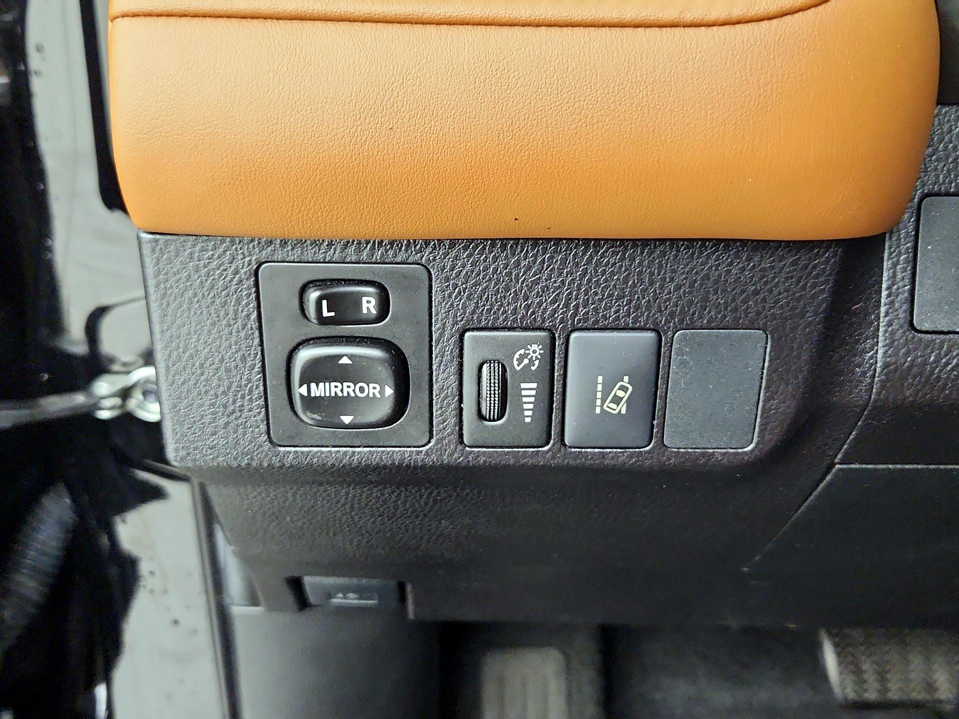 Thumbnail: 2018 Toyota RAV4 - 13