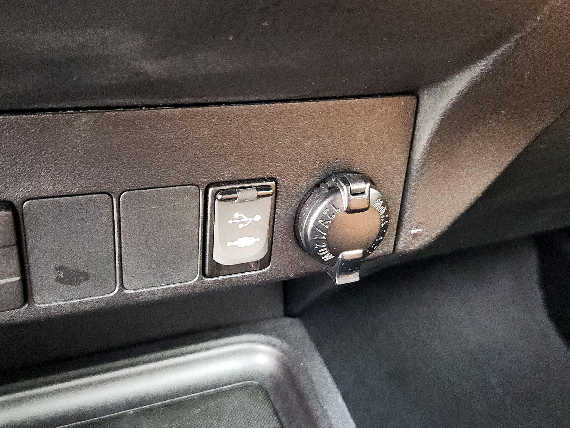 Thumbnail: 2018 Toyota RAV4 - 18