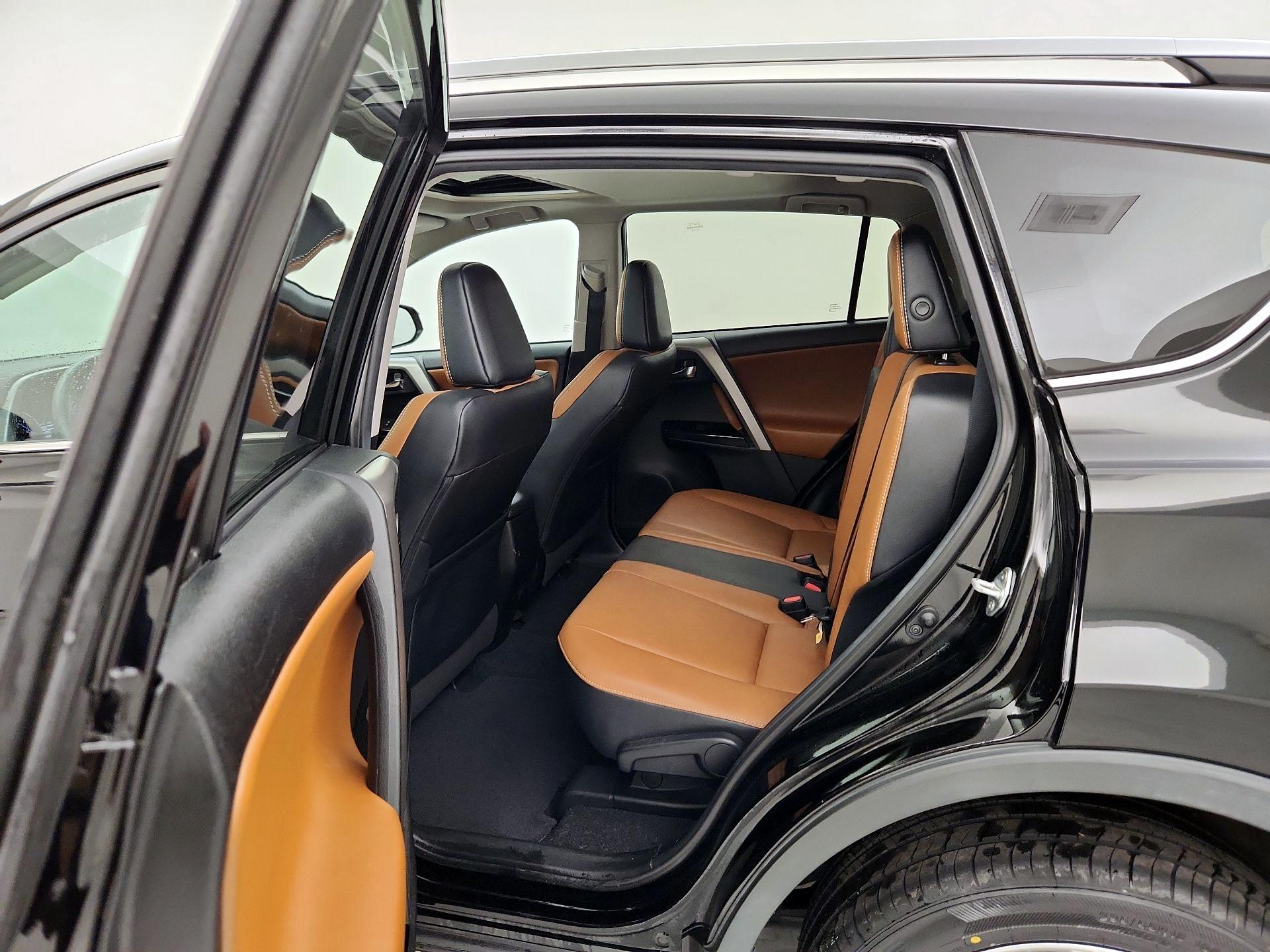 Thumbnail: 2018 Toyota RAV4 - 20