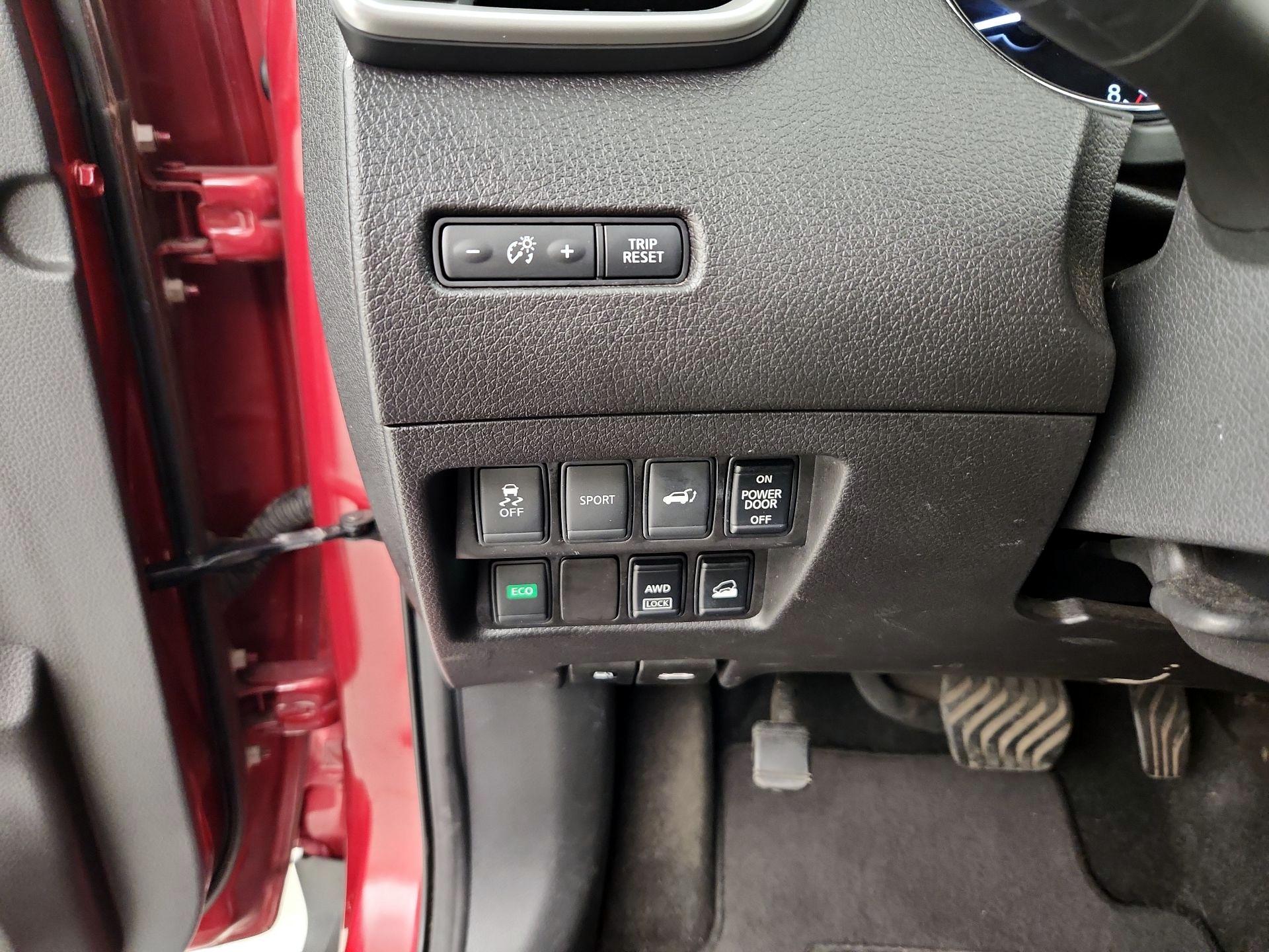 Thumbnail: 2015 Nissan Rogue - 13